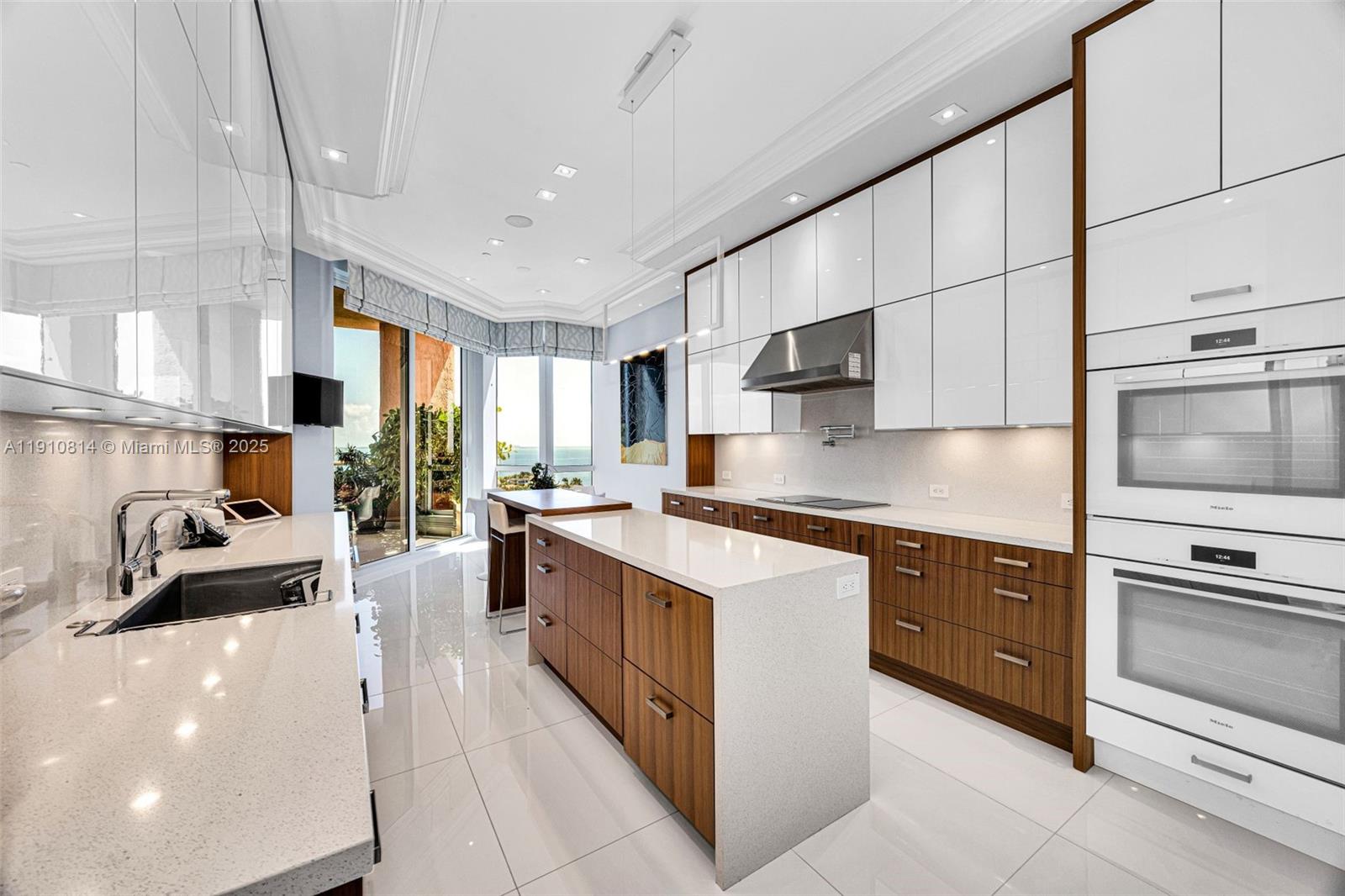 10 Edgewater Dr #PH-C, Coral Gables FL 33133