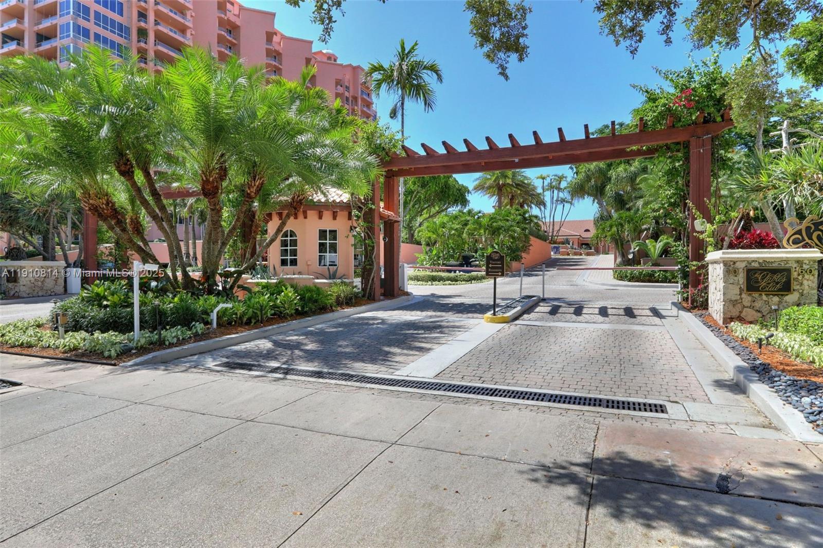10 Edgewater Dr #PH-C, Coral Gables FL 33133