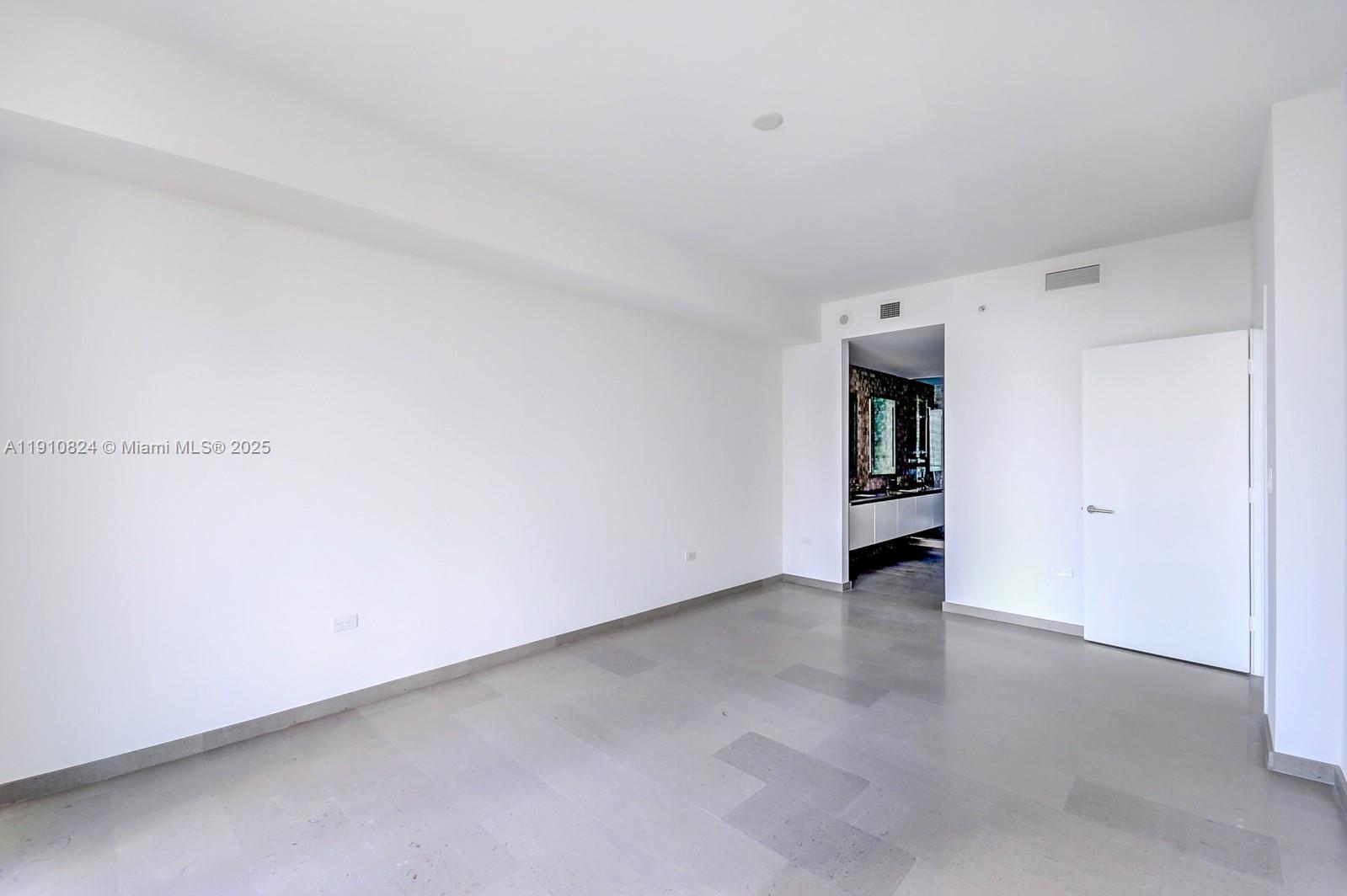 88 SW 7th St #1503, Miami FL 33130