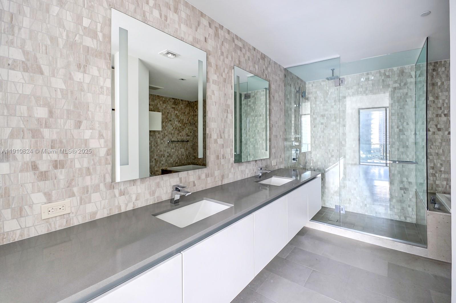 88 SW 7th St #1503, Miami FL 33130