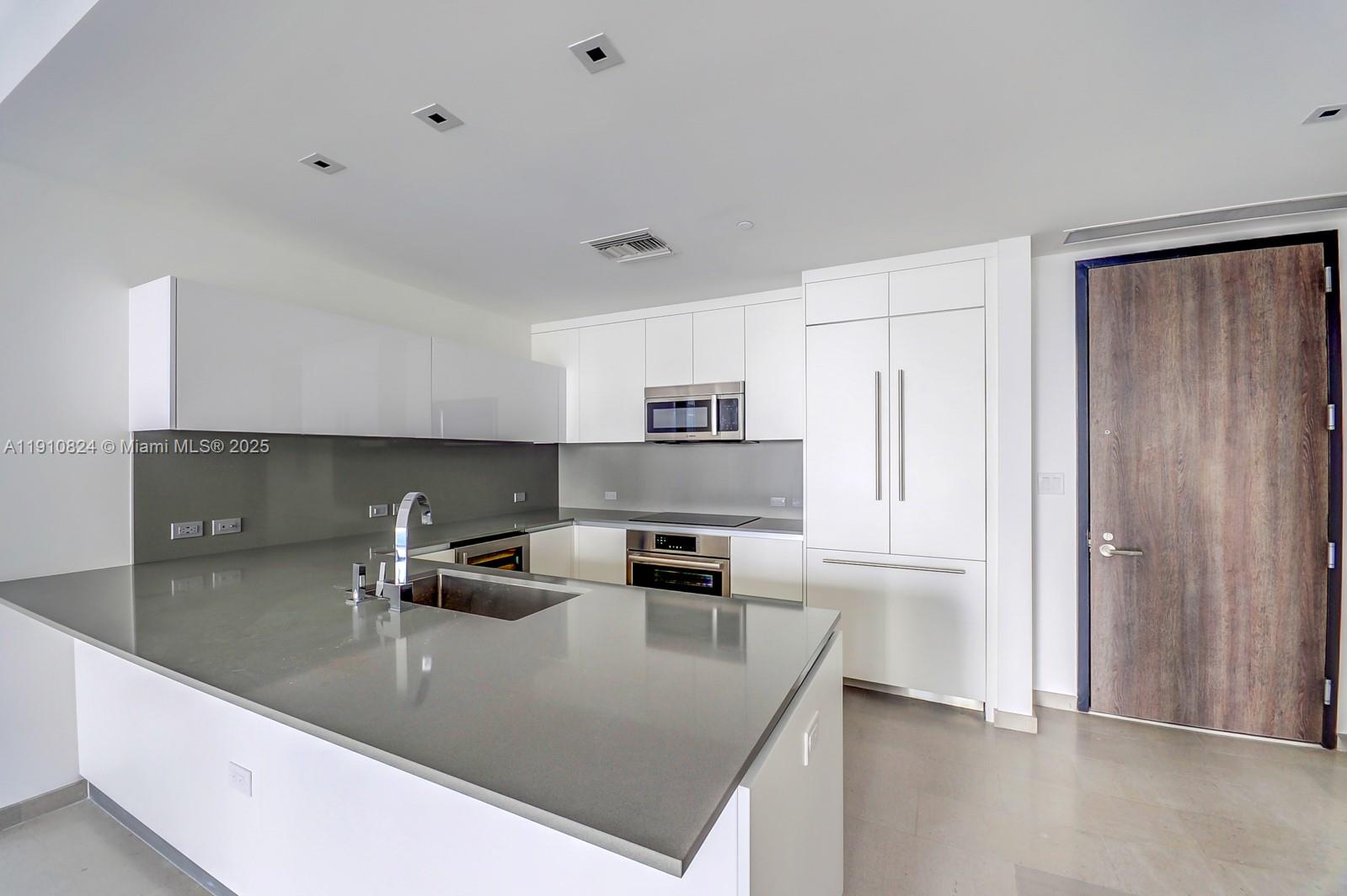 88 SW 7th St #1503, Miami FL 33130