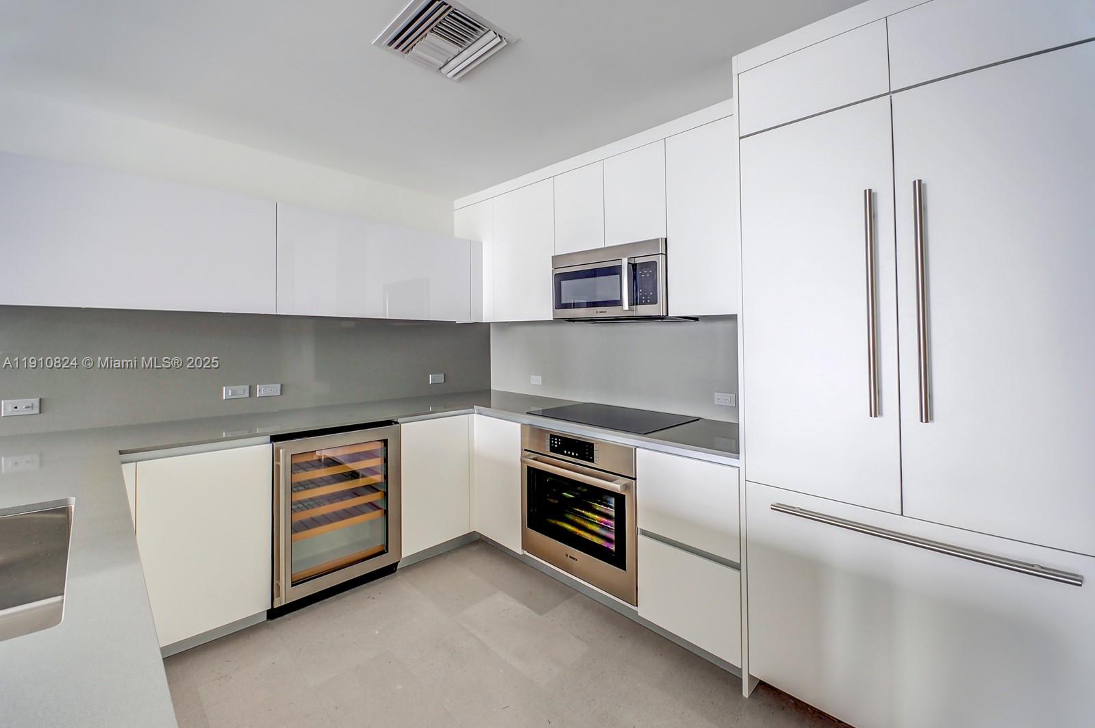 88 SW 7th St #1503, Miami FL 33130