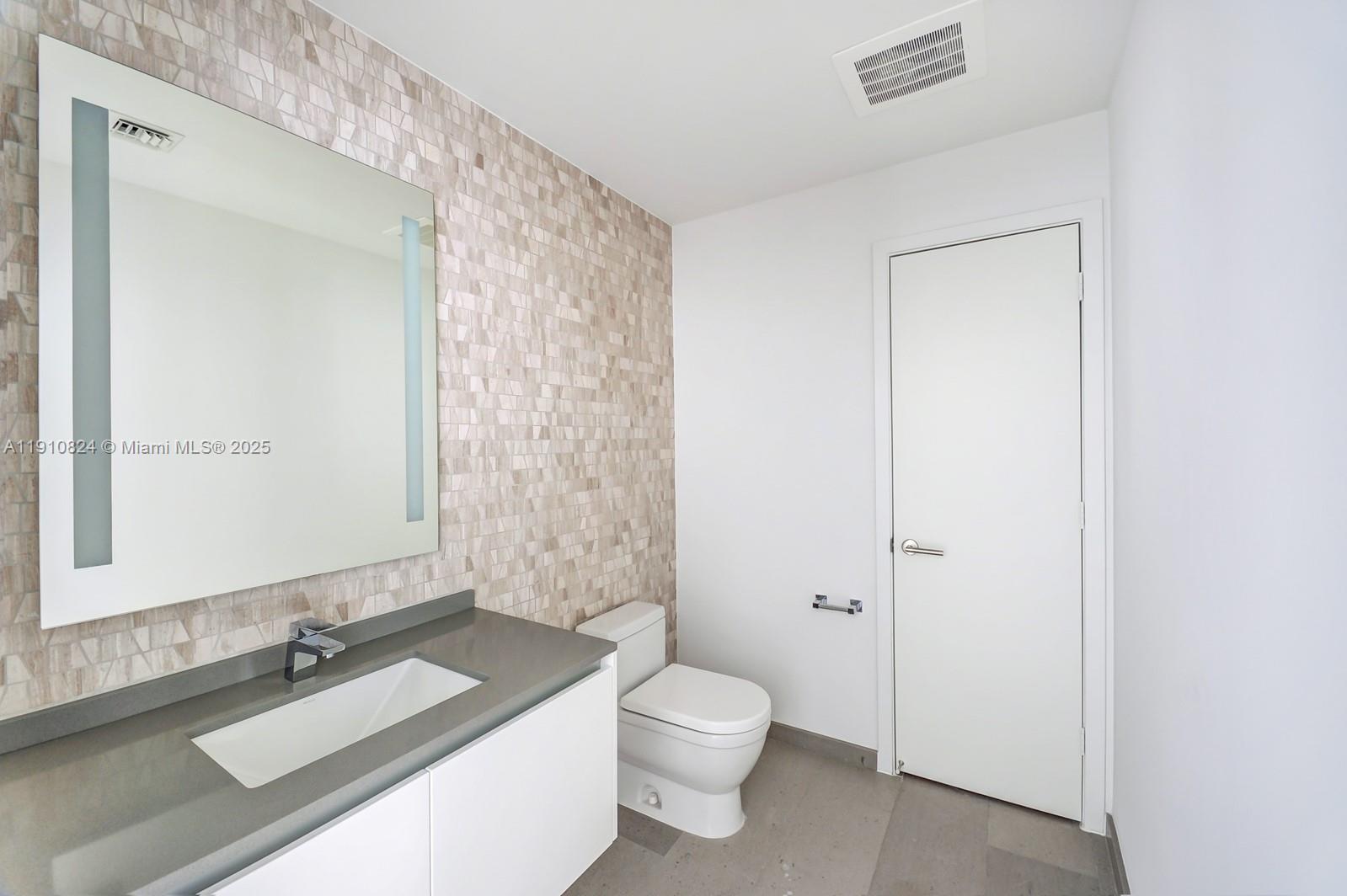 88 SW 7th St #1503, Miami FL 33130