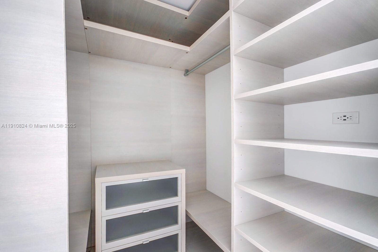 88 SW 7th St #1503, Miami FL 33130