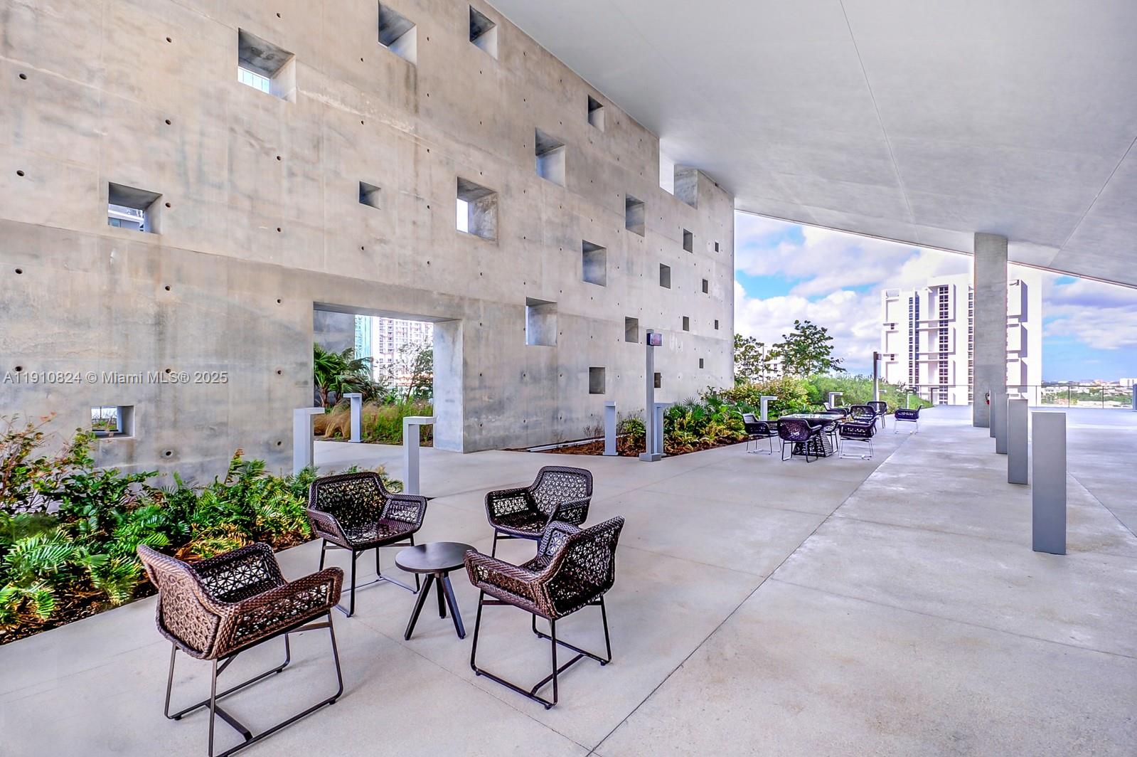 88 SW 7th St #1503, Miami FL 33130