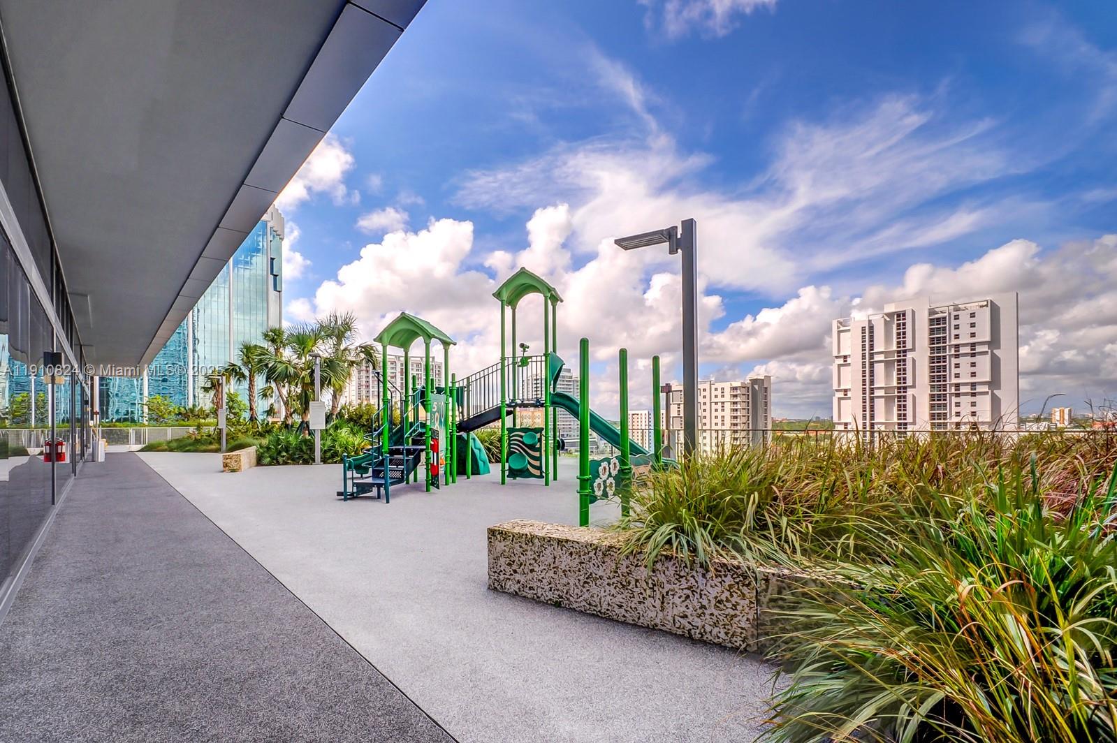 88 SW 7th St #1503, Miami FL 33130