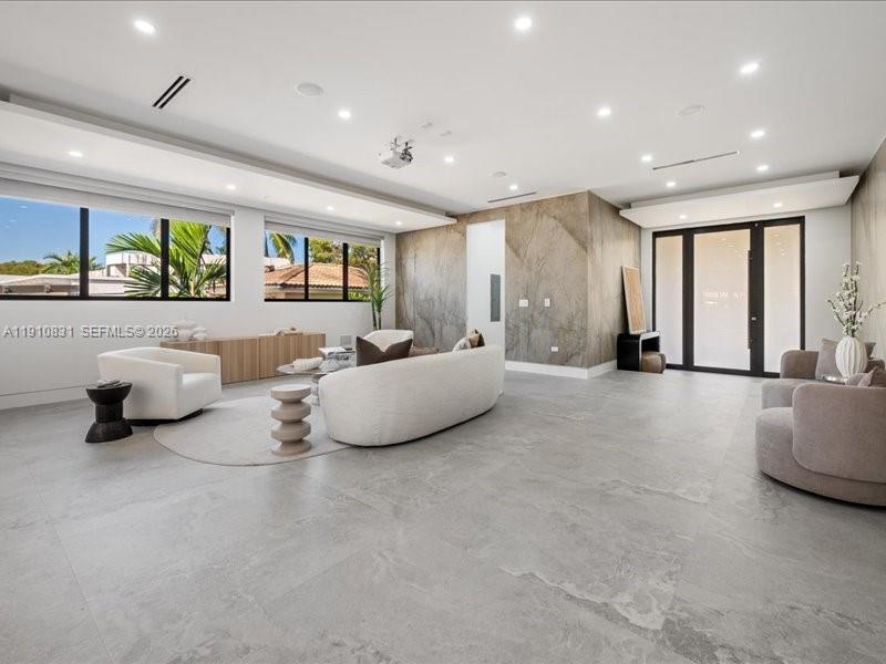 270 N Shore Dr, Miami Beach FL 33141
