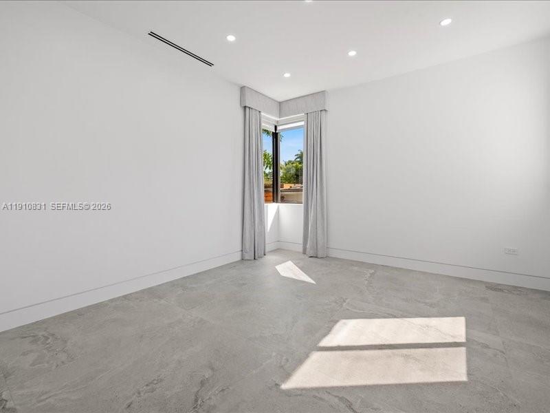 270 N Shore Dr, Miami Beach FL 33141