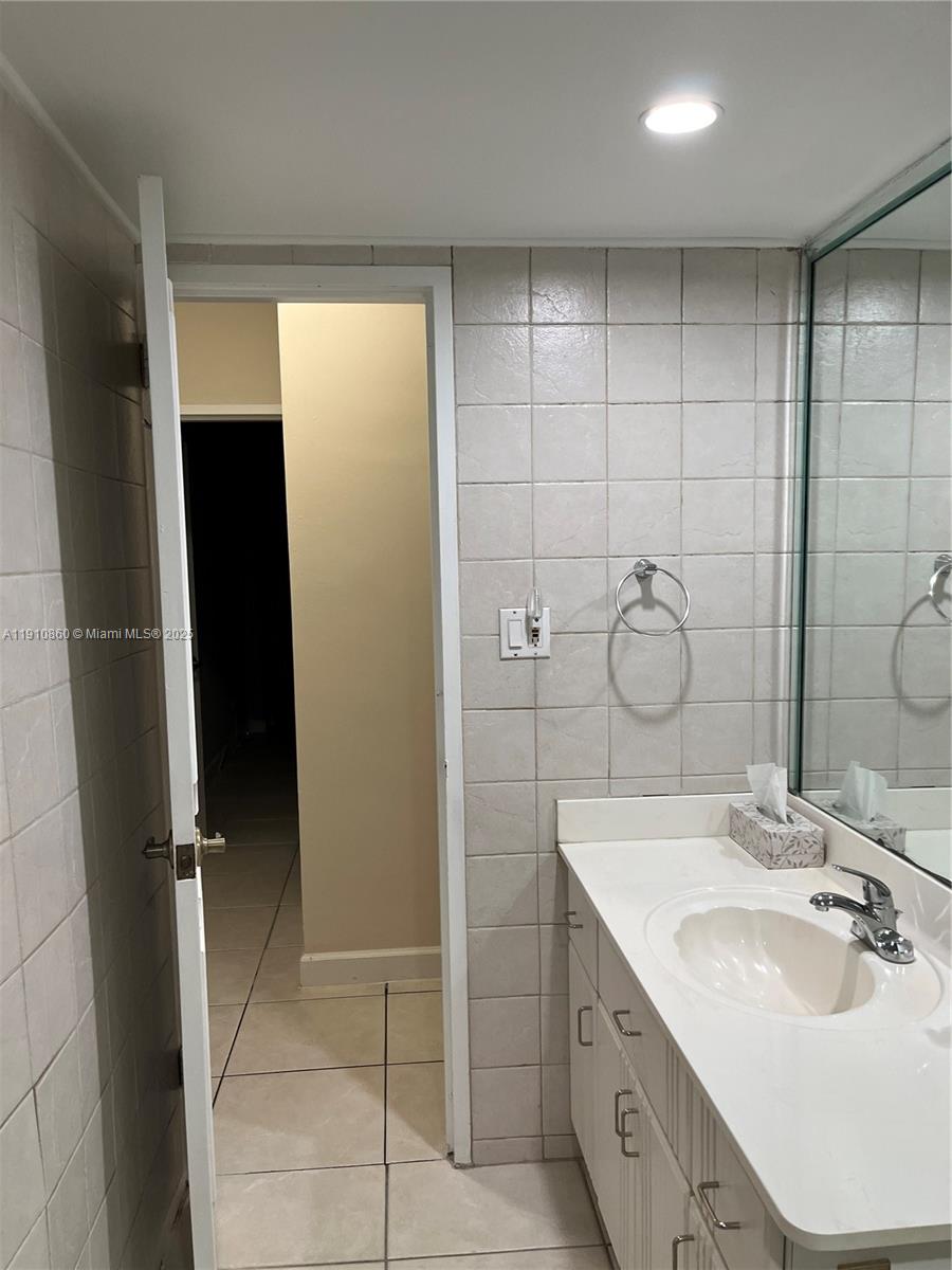 5161 Collins Ave #214, Miami Beach FL 33140