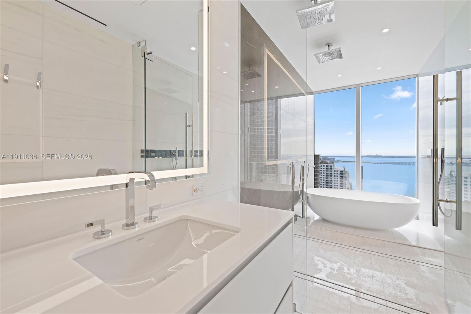 300 Biscayne Blvd Way #3404, Miami FL 33131