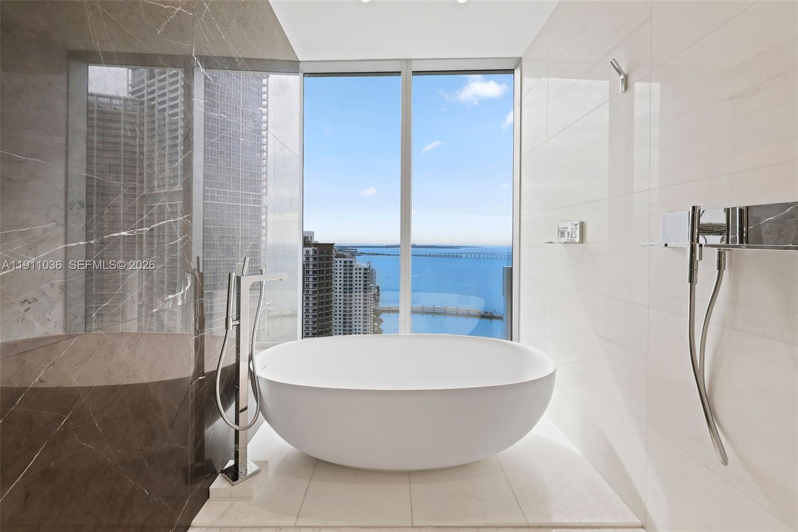 300 Biscayne Blvd Way #3404, Miami FL 33131