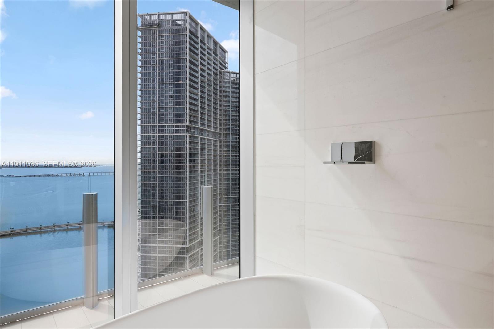 300 Biscayne Blvd Way #3404, Miami FL 33131