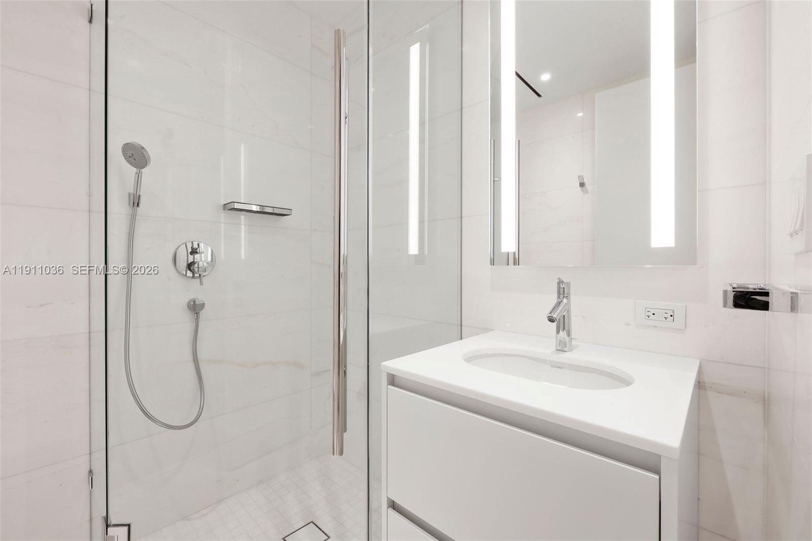 300 Biscayne Blvd Way #3404, Miami FL 33131