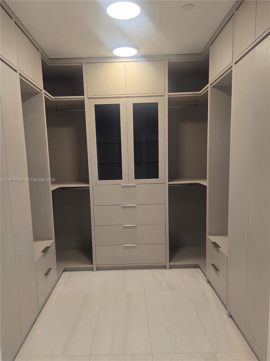 300 Biscayne Blvd Way #3404, Miami FL 33131