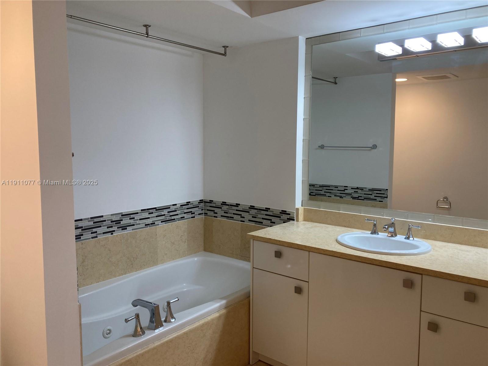 Aventura FL 33180 - A11911077