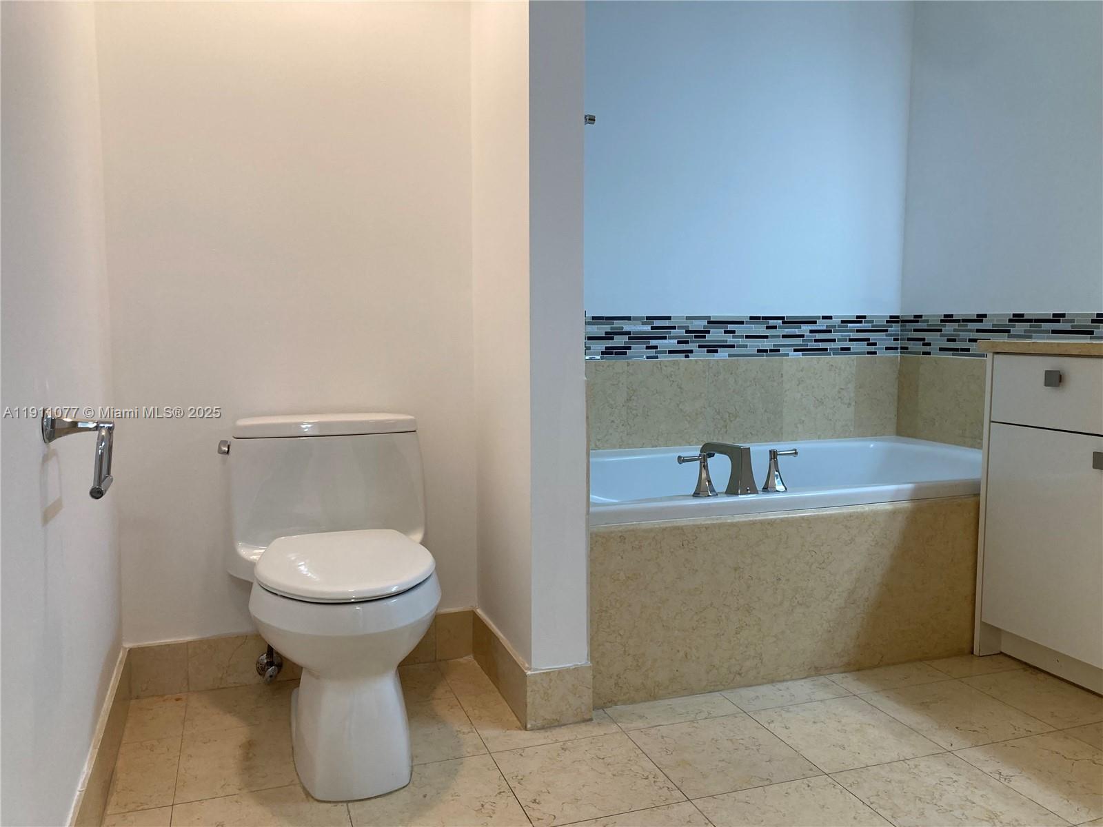 Aventura FL 33180 - A11911077
