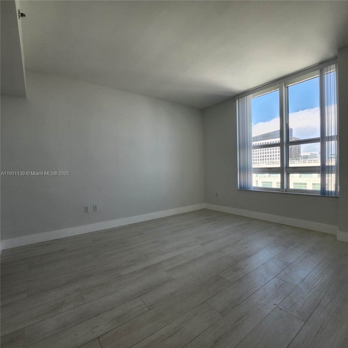 950 Brickell Bay Dr #3702, Miami FL 33131