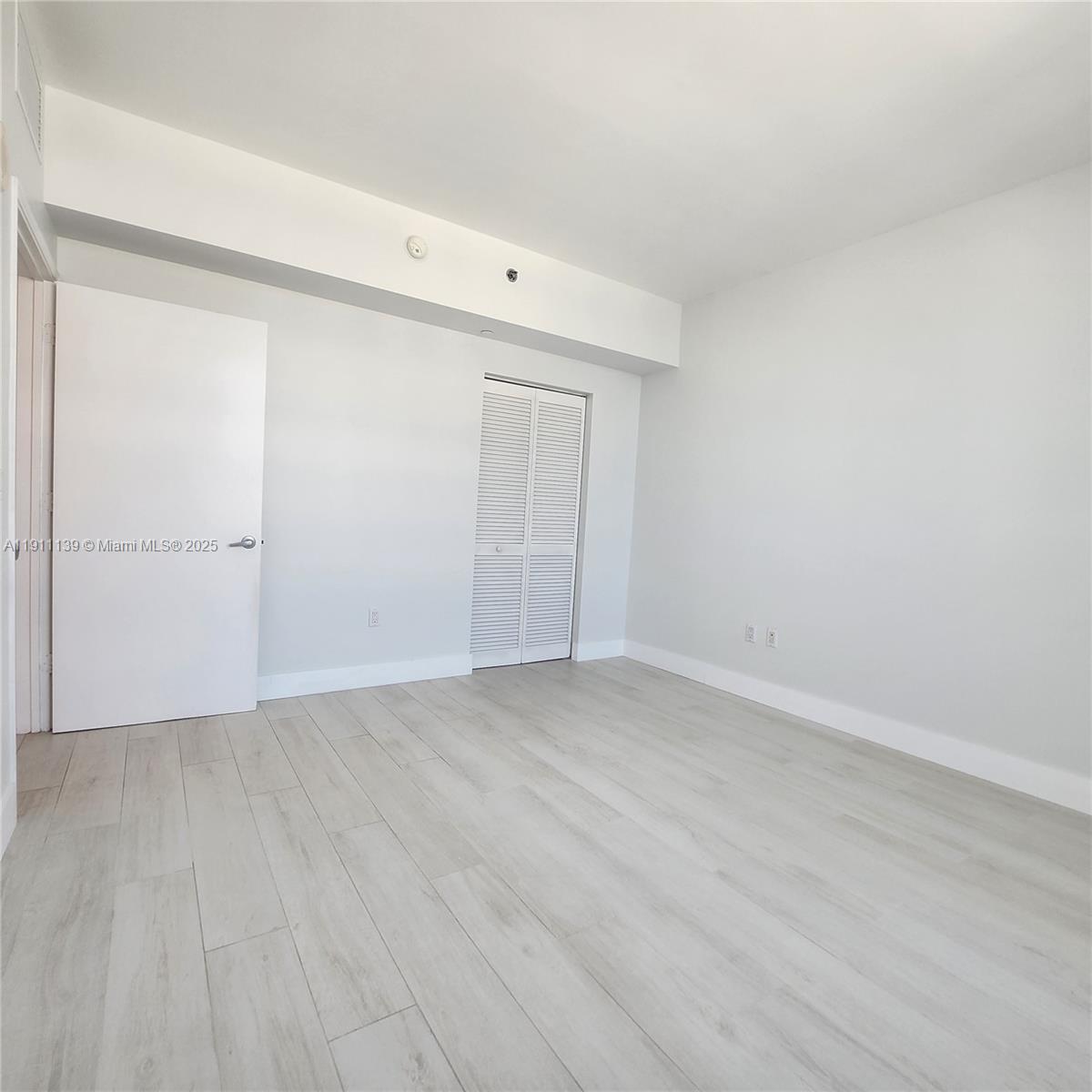 950 Brickell Bay Dr #3702, Miami FL 33131
