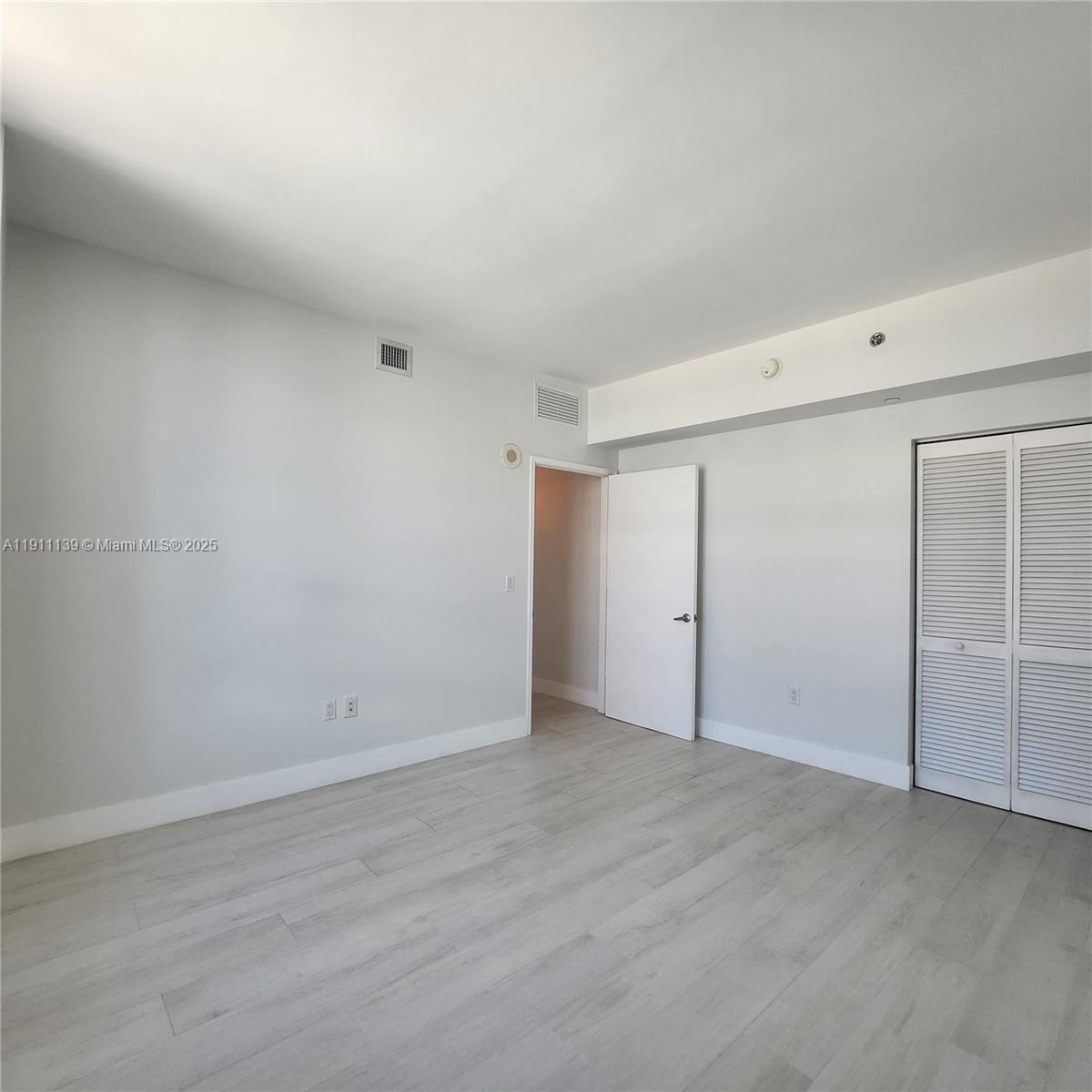 950 Brickell Bay Dr #3702, Miami FL 33131