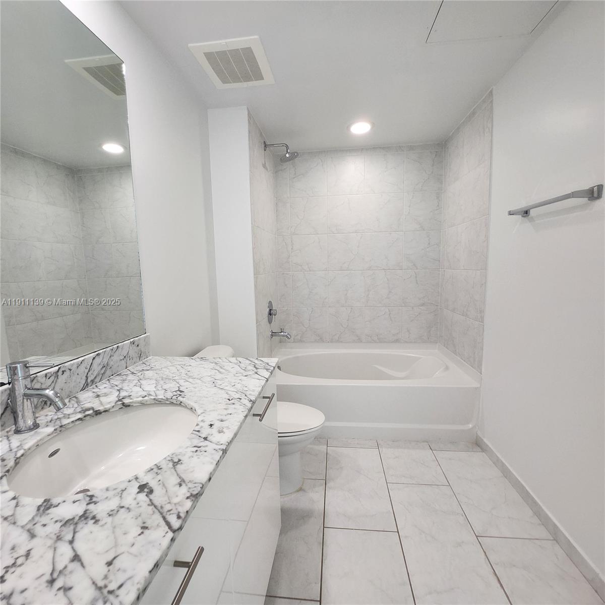 950 Brickell Bay Dr #3702, Miami FL 33131