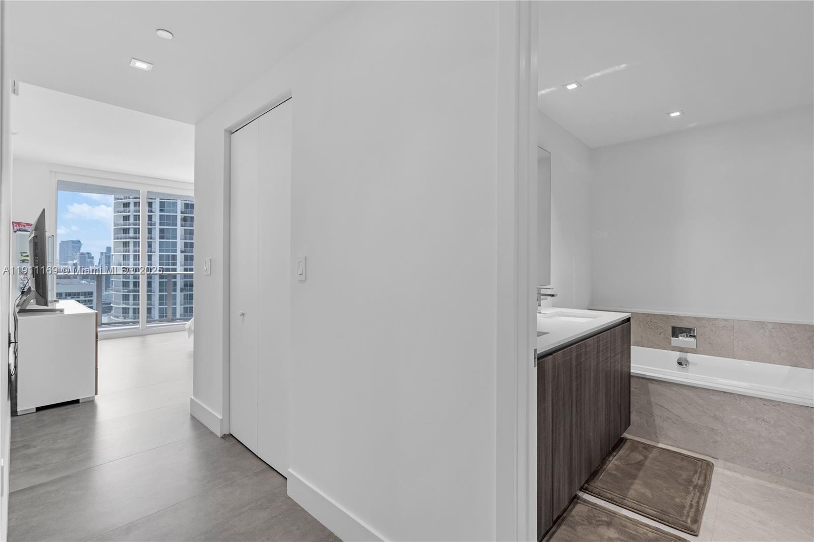 488 NE 18th St #3912, Miami FL 33132