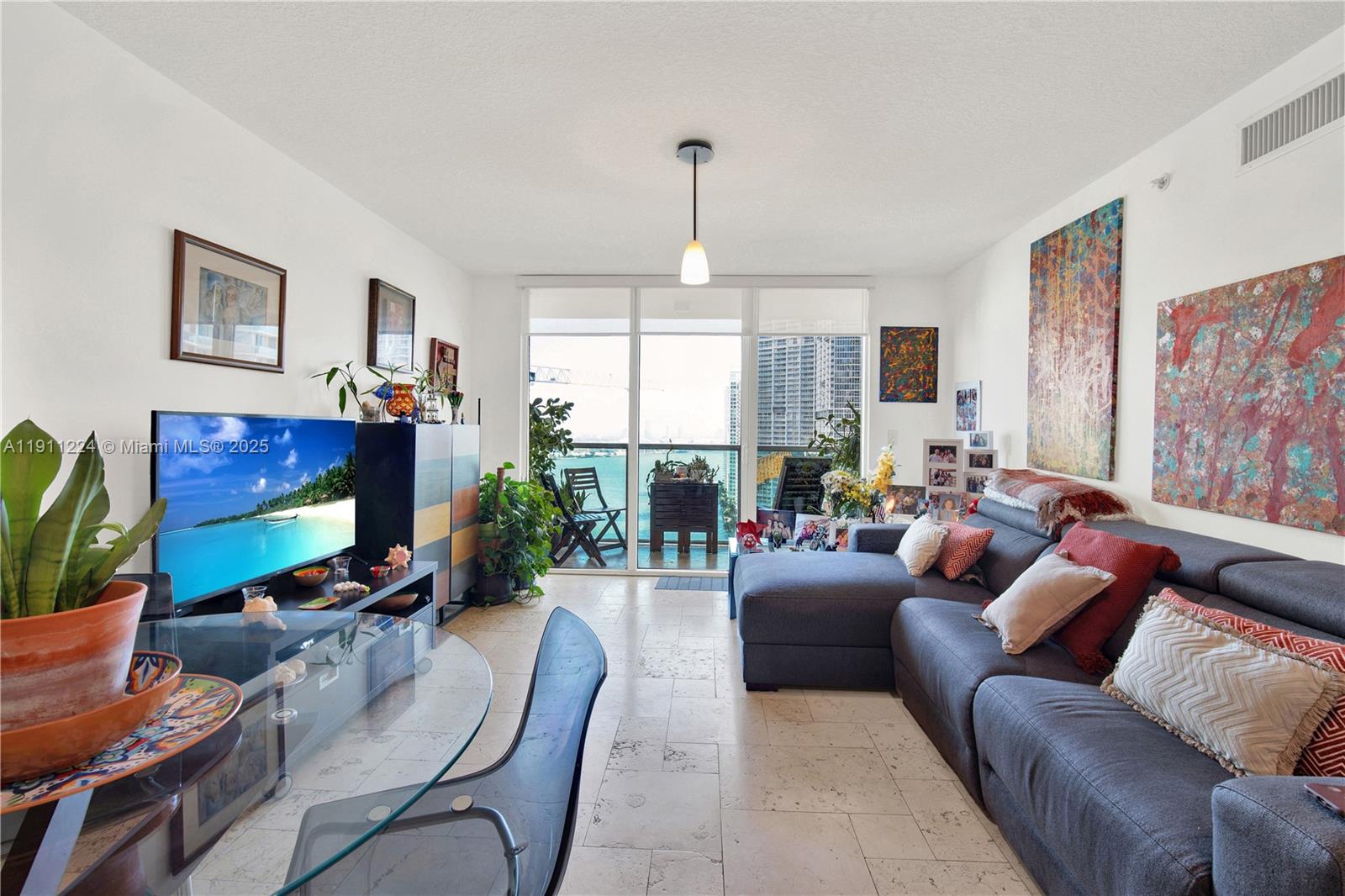 31 SE 5th St #2910, Miami FL 33131