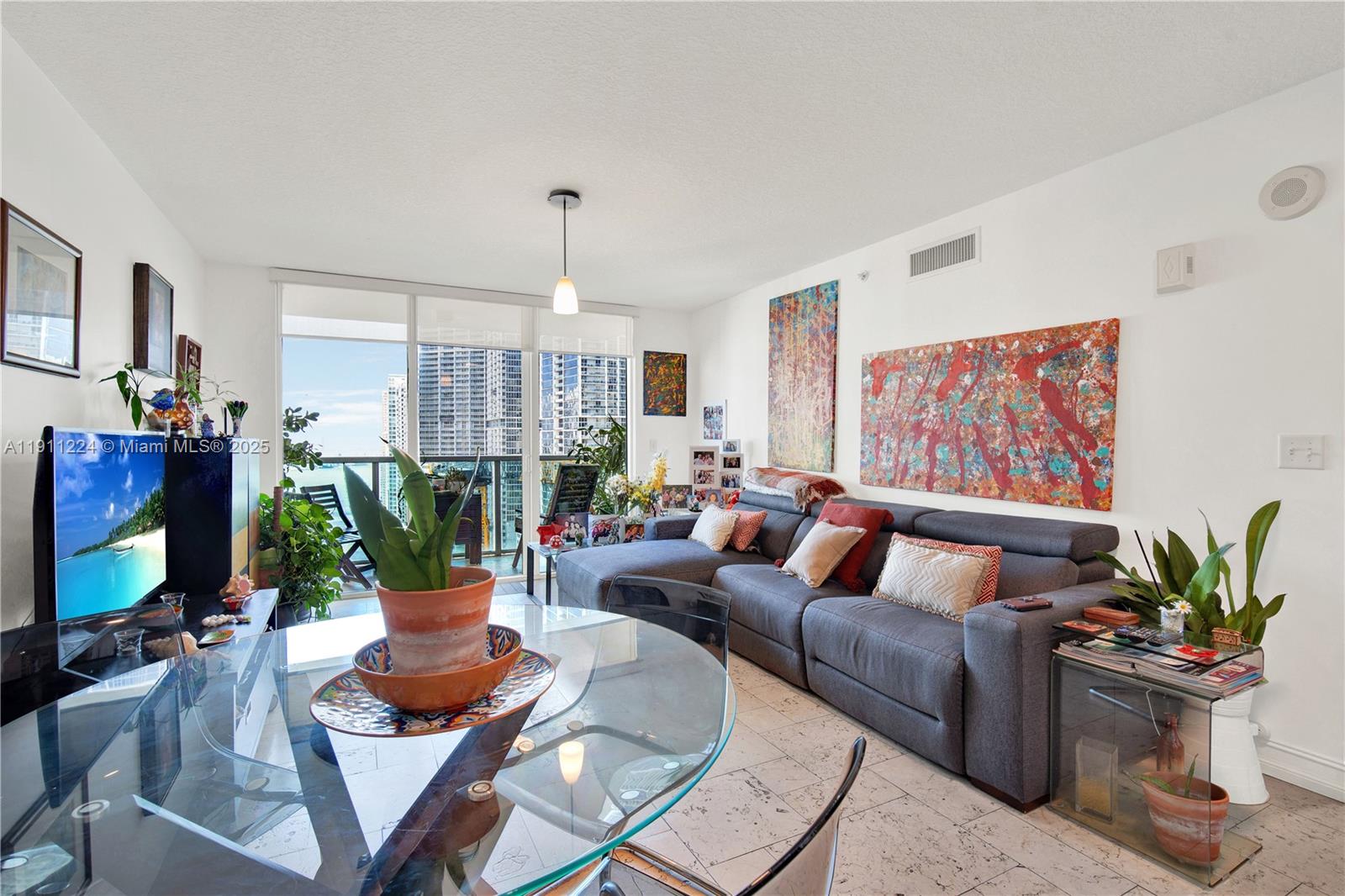 31 SE 5th St #2910, Miami FL 33131