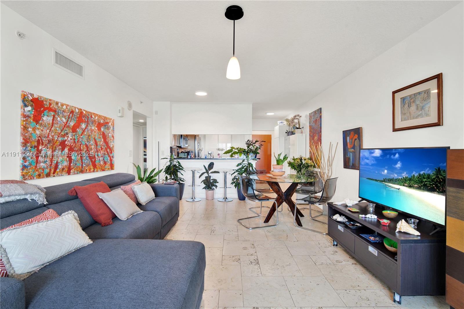 31 SE 5th St #2910, Miami FL 33131