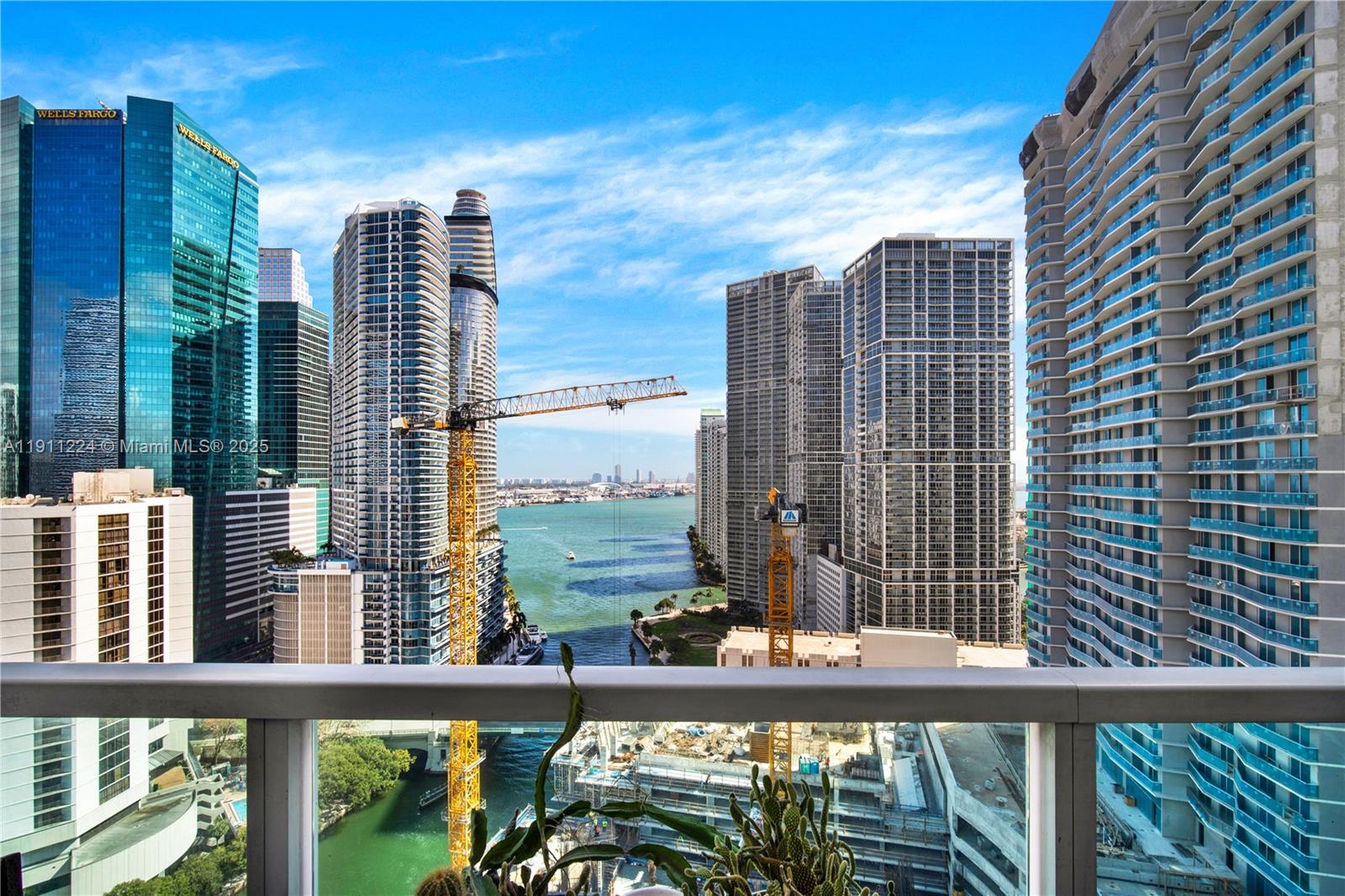 31 SE 5th St #2910, Miami FL 33131