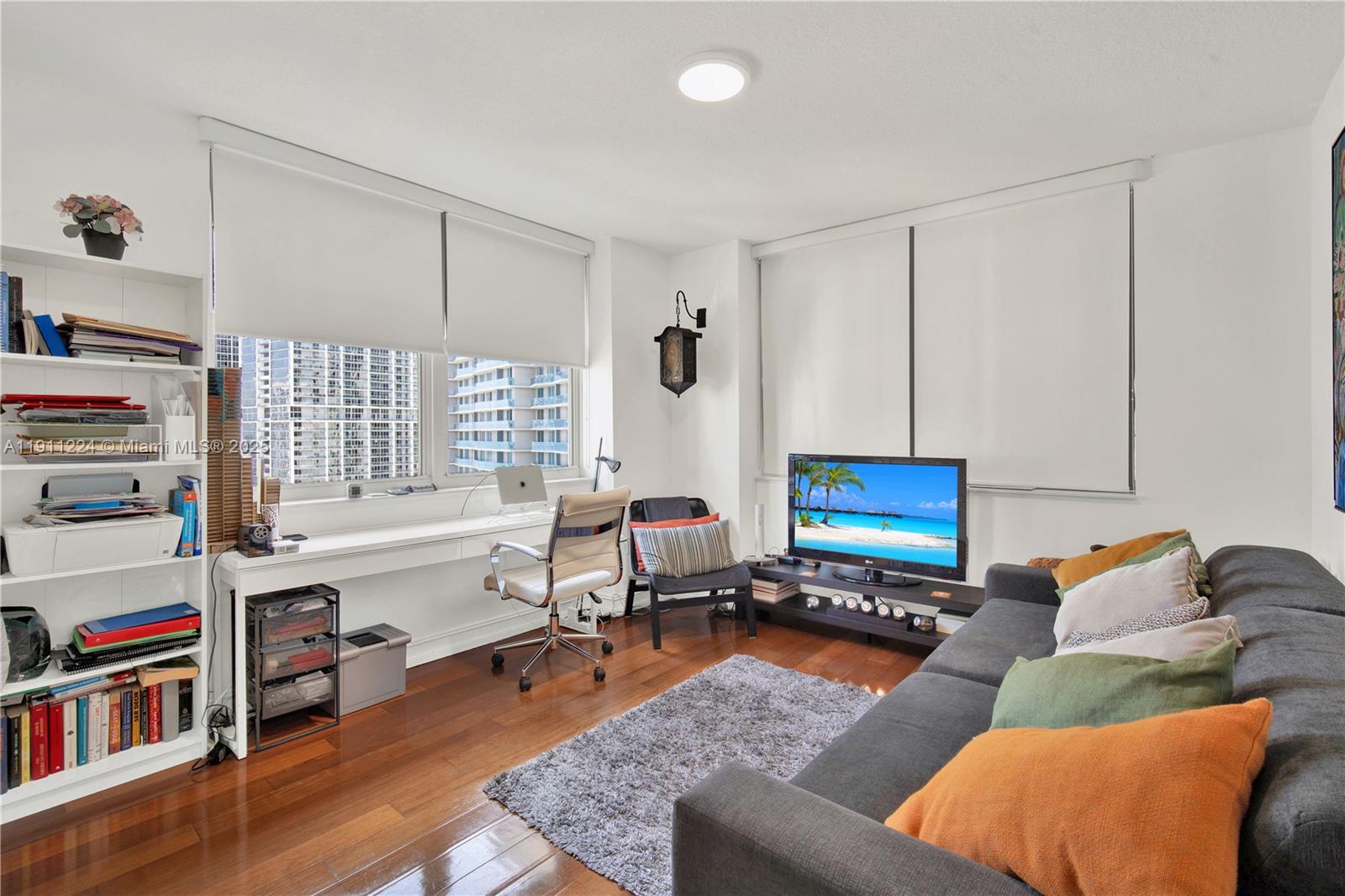 31 SE 5th St #2910, Miami FL 33131