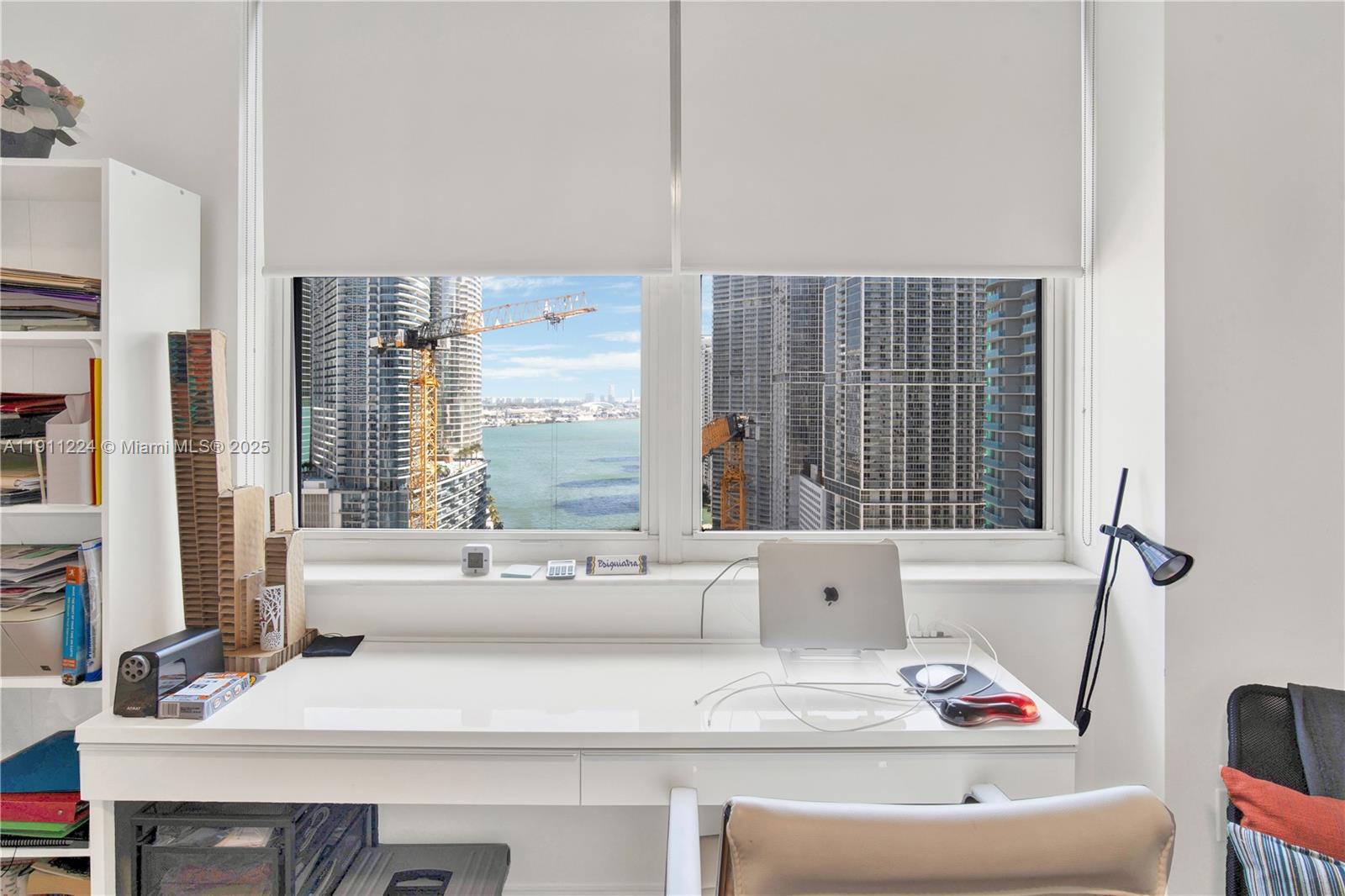 31 SE 5th St #2910, Miami FL 33131