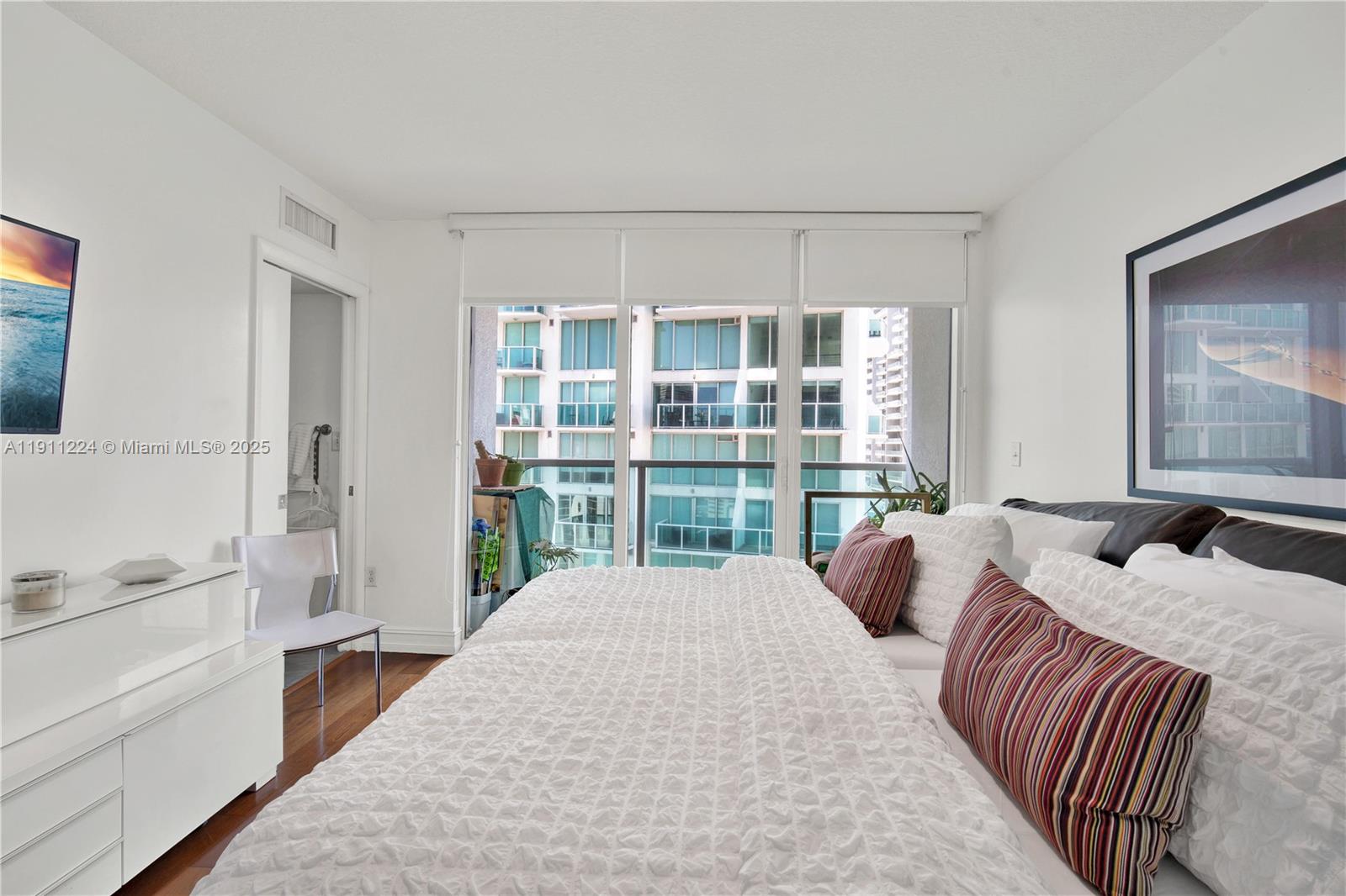 31 SE 5th St #2910, Miami FL 33131