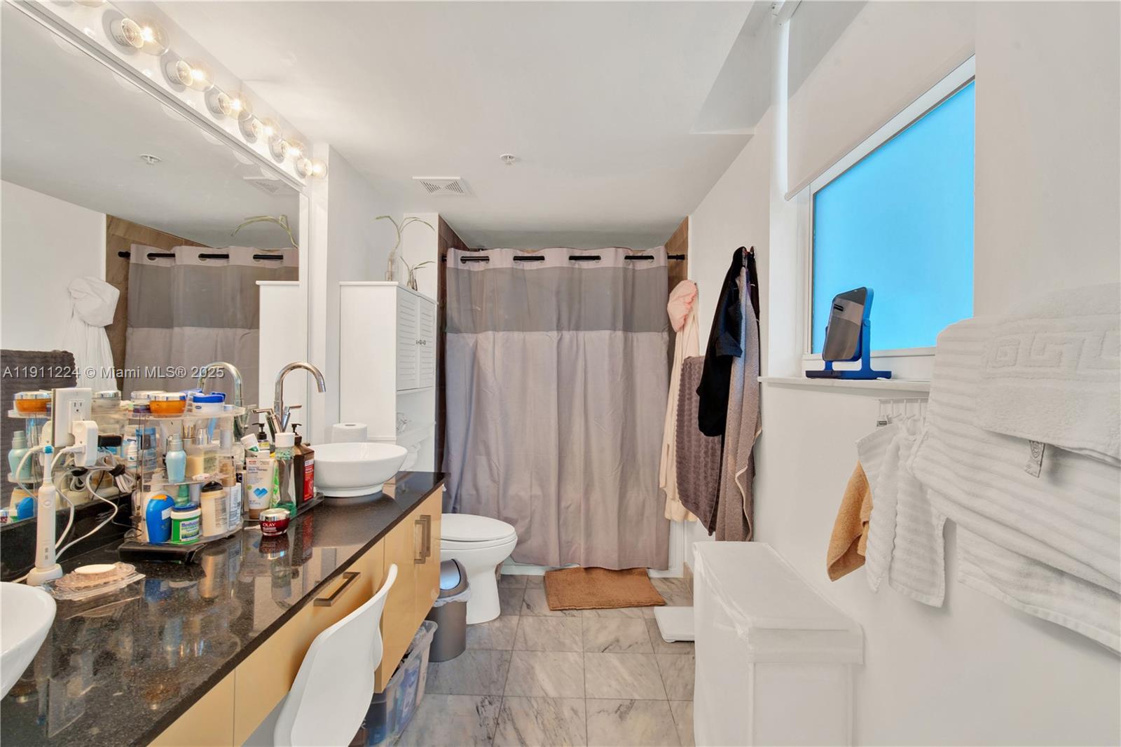 31 SE 5th St #2910, Miami FL 33131