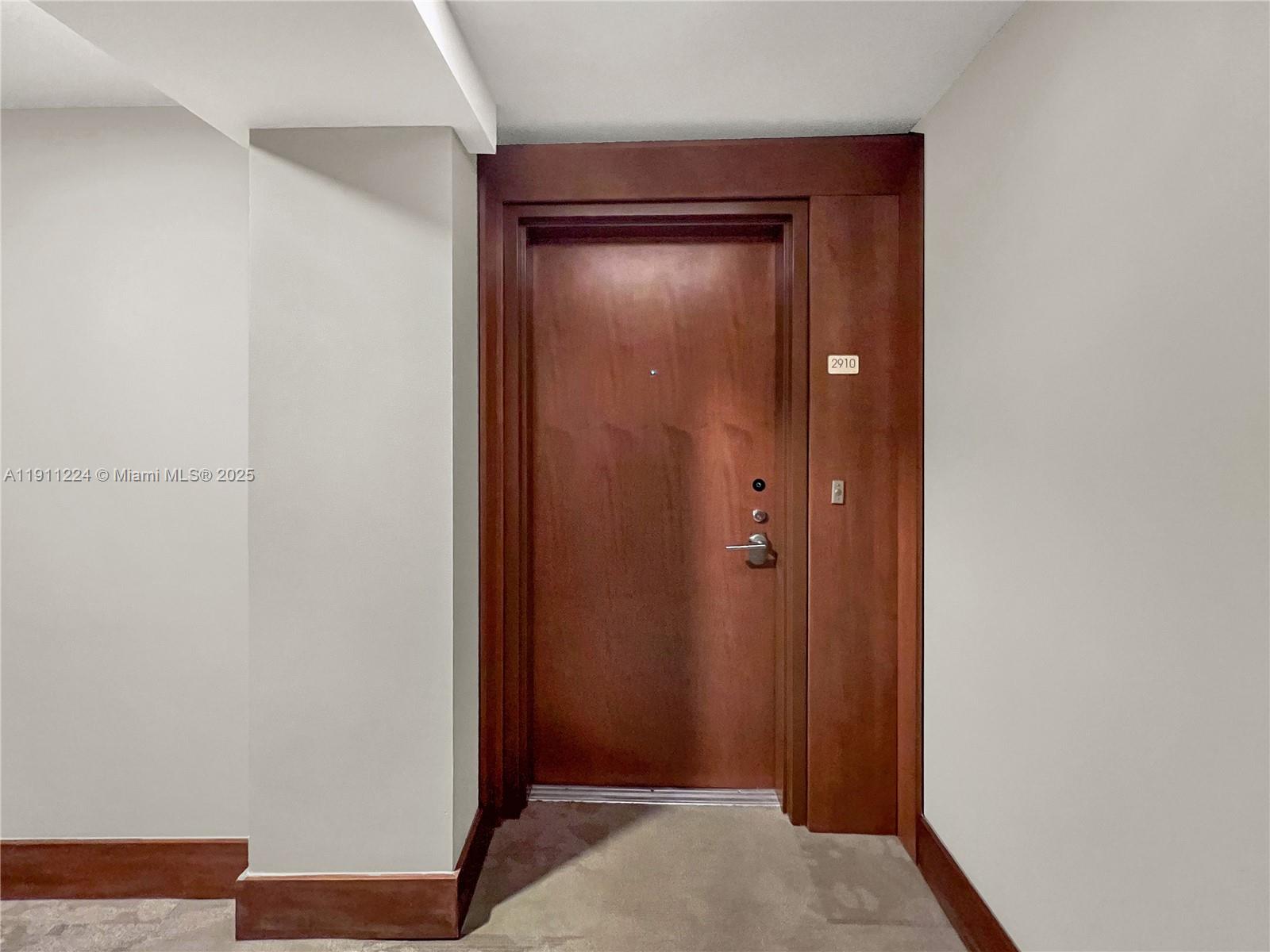31 SE 5th St #2910, Miami FL 33131