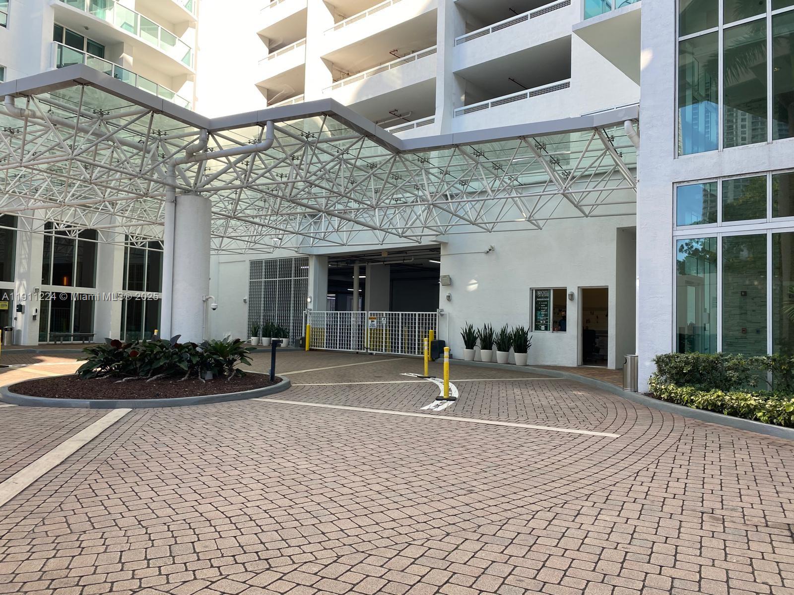 31 SE 5th St #2910, Miami FL 33131