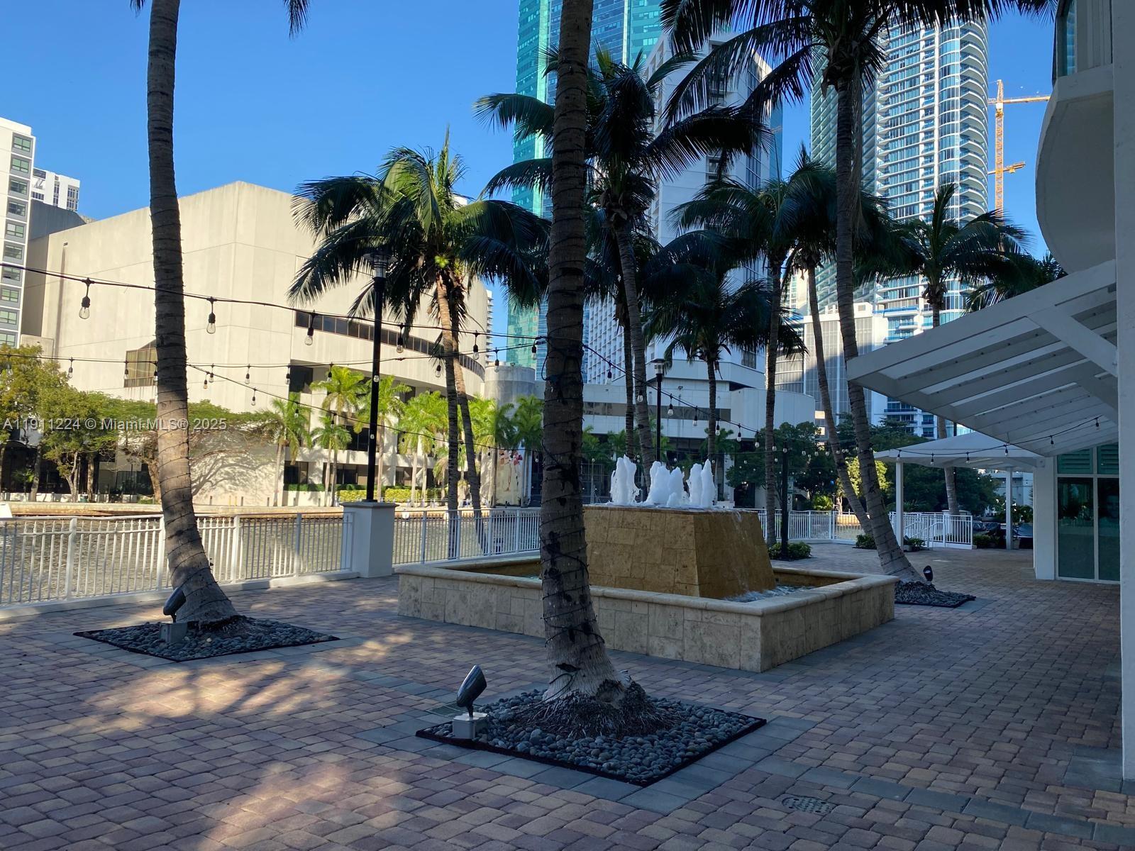 31 SE 5th St #2910, Miami FL 33131