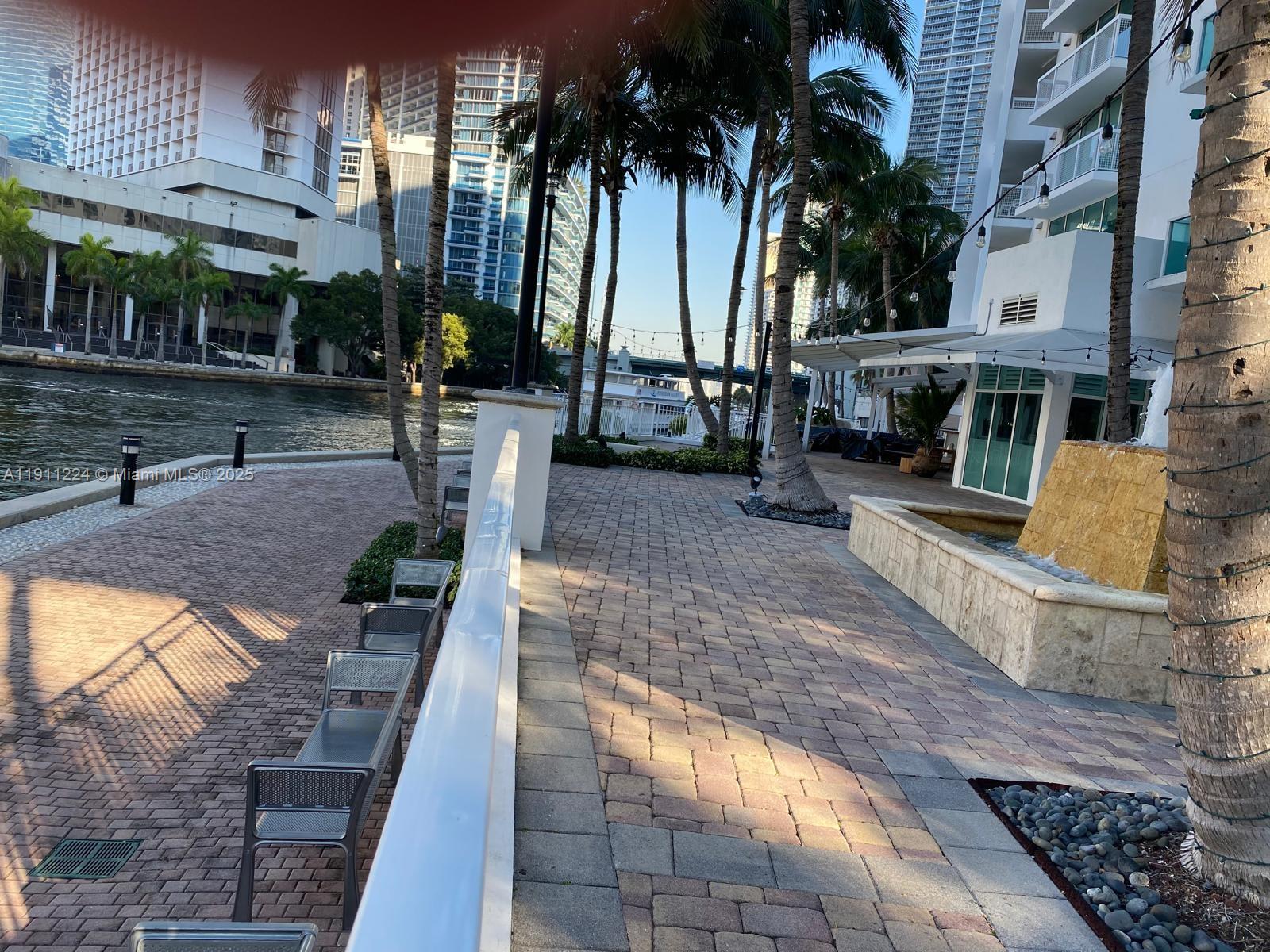 31 SE 5th St #2910, Miami FL 33131