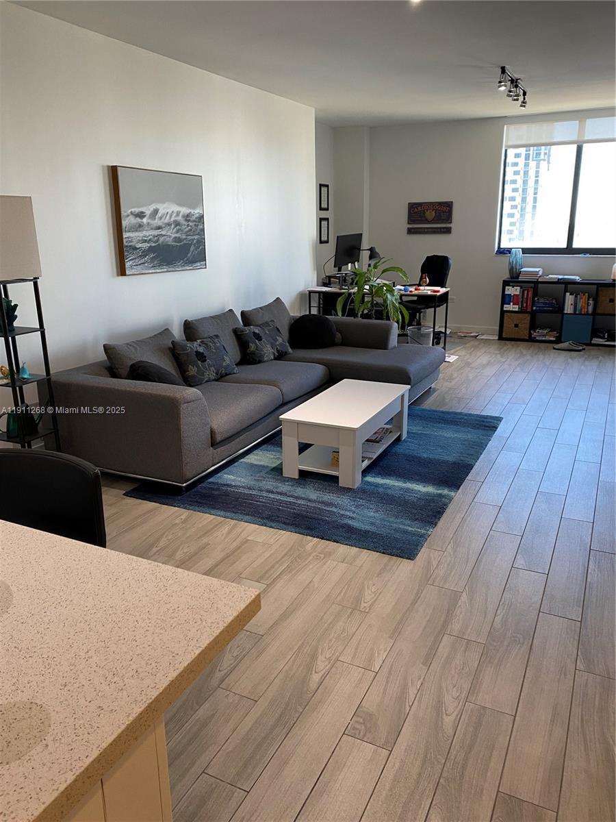 999 SW 1st Ave #1413, Miami FL 33130