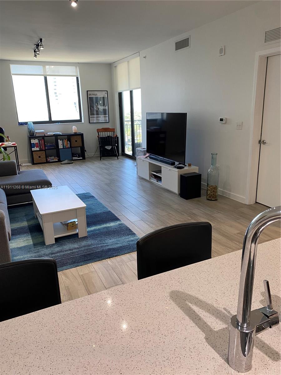 999 SW 1st Ave #1413, Miami FL 33130