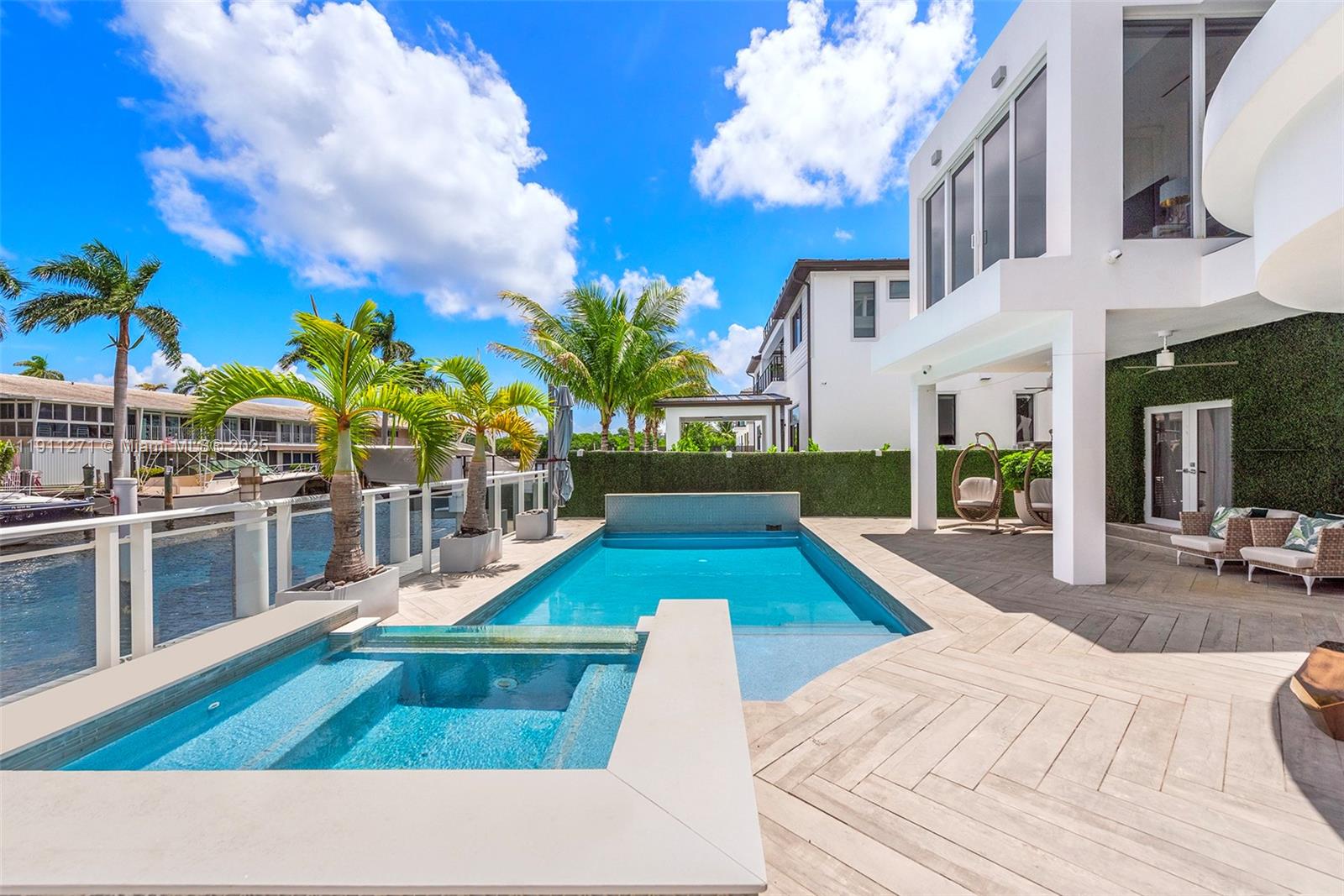 1319 Seminole Dr, Fort Lauderdale FL 33304