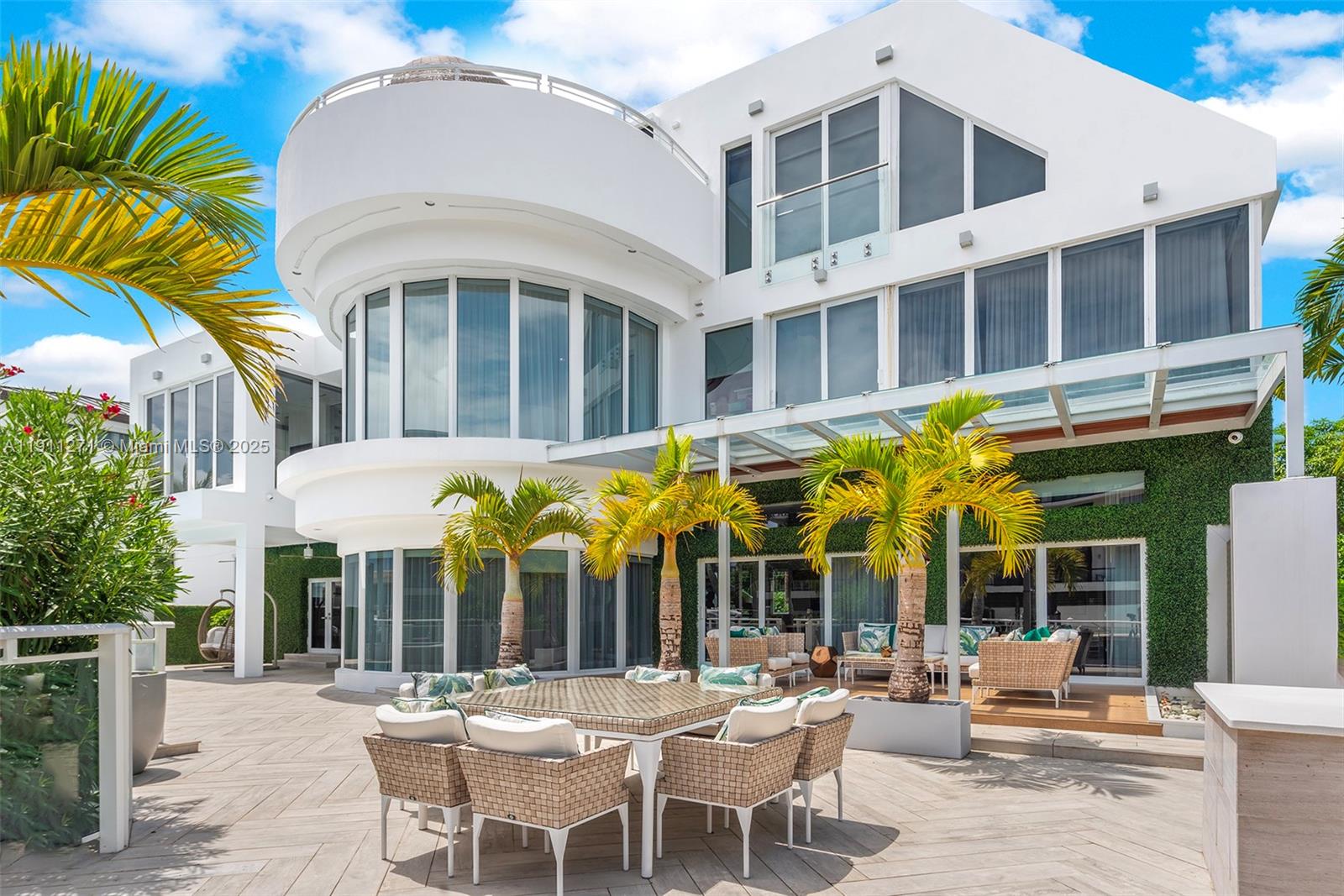 1319 Seminole Dr, Fort Lauderdale FL 33304