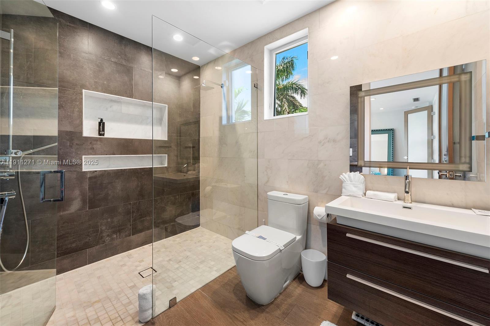 1319 Seminole Dr, Fort Lauderdale FL 33304