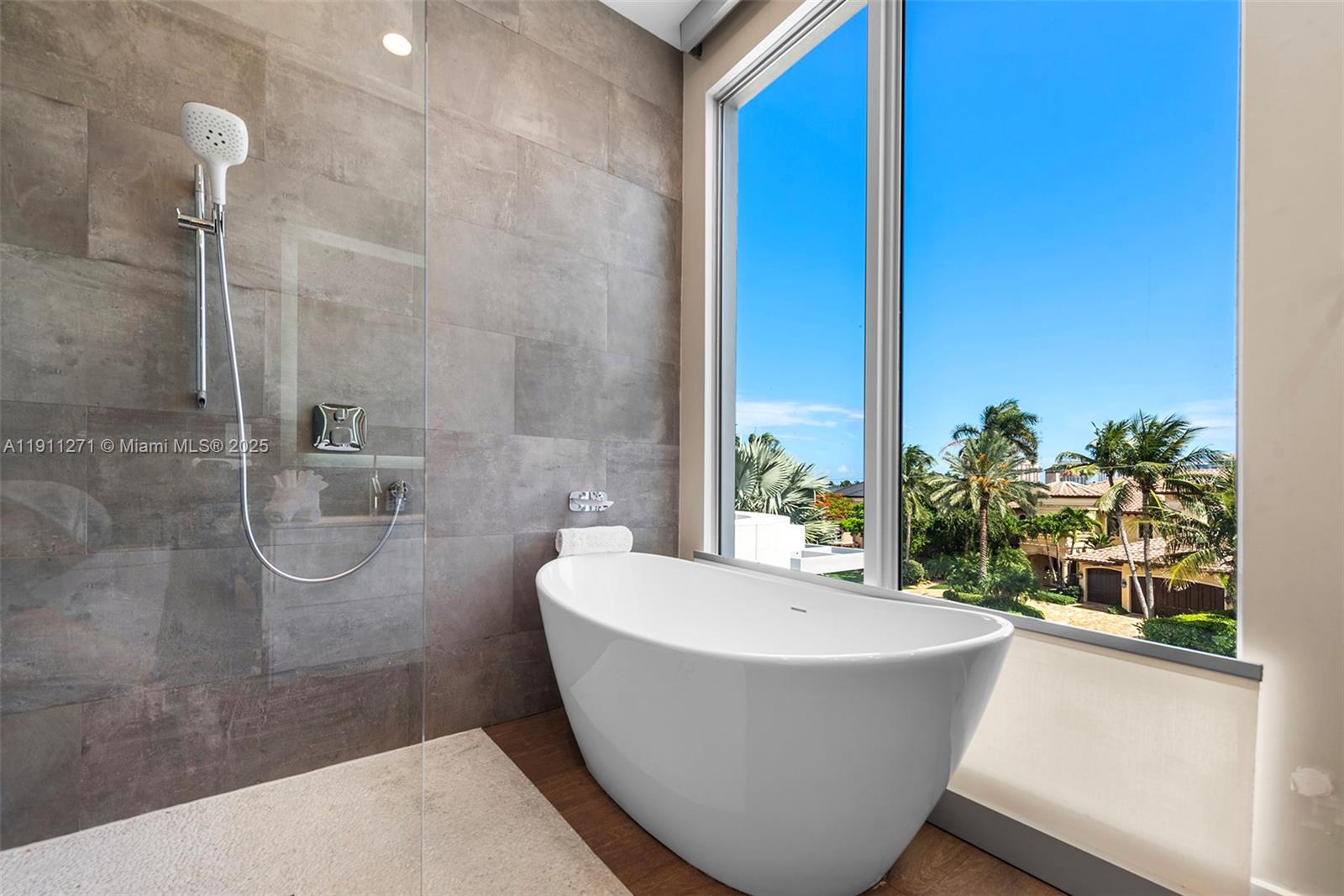 1319 Seminole Dr, Fort Lauderdale FL 33304