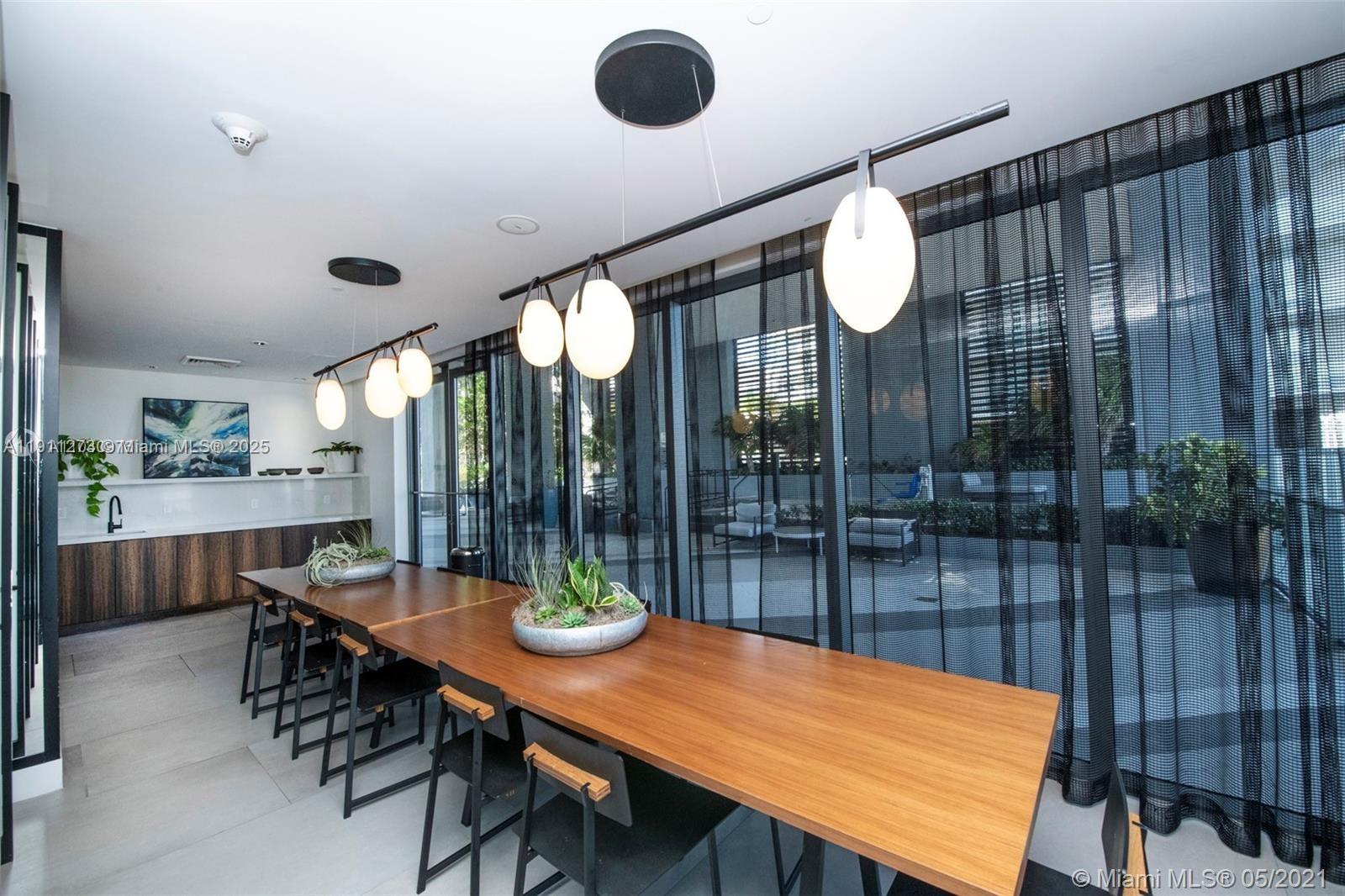 121 NE 34th St #1507, Miami FL 33137