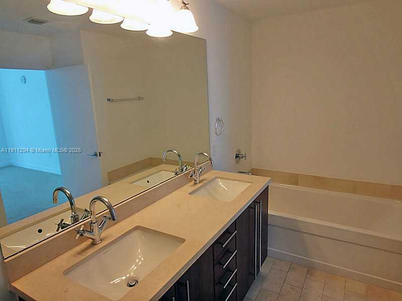 1111 SW 1 AV #1123-N, Miami FL 33130