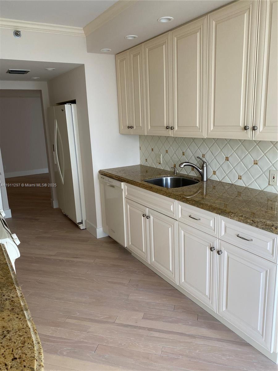 20281 E Country Club Dr #511, Aventura FL 33180