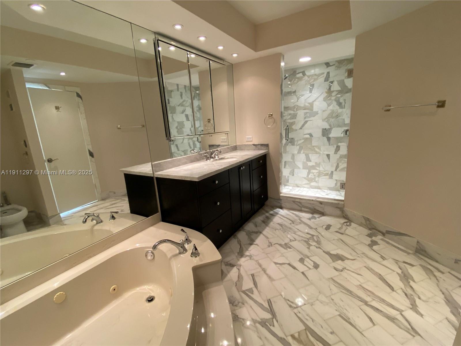 20281 E Country Club Dr #511, Aventura FL 33180