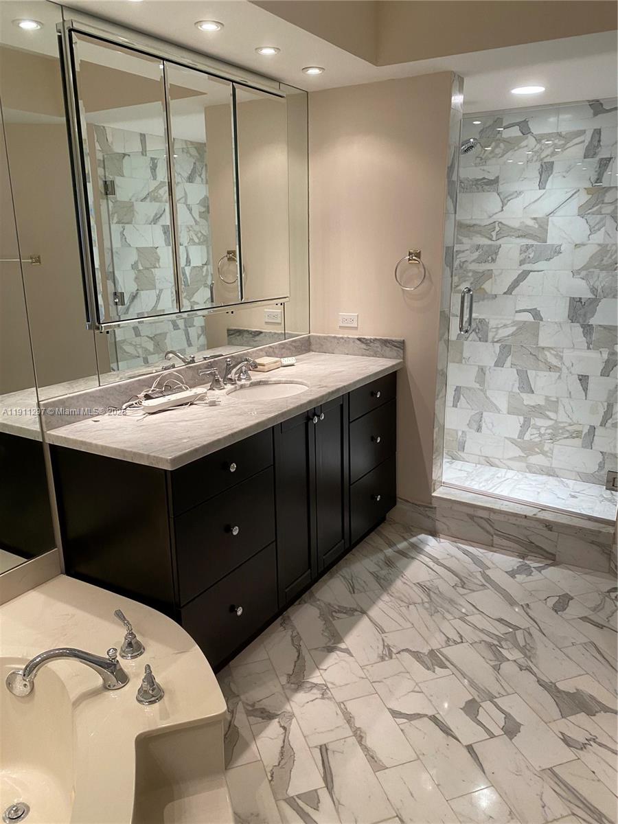 20281 E Country Club Dr #511, Aventura FL 33180