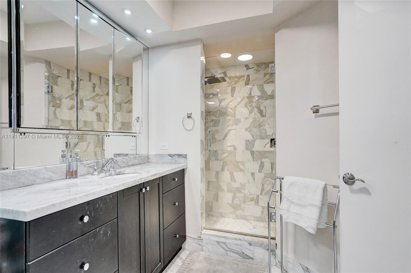 20281 E Country Club Dr #511, Aventura FL 33180