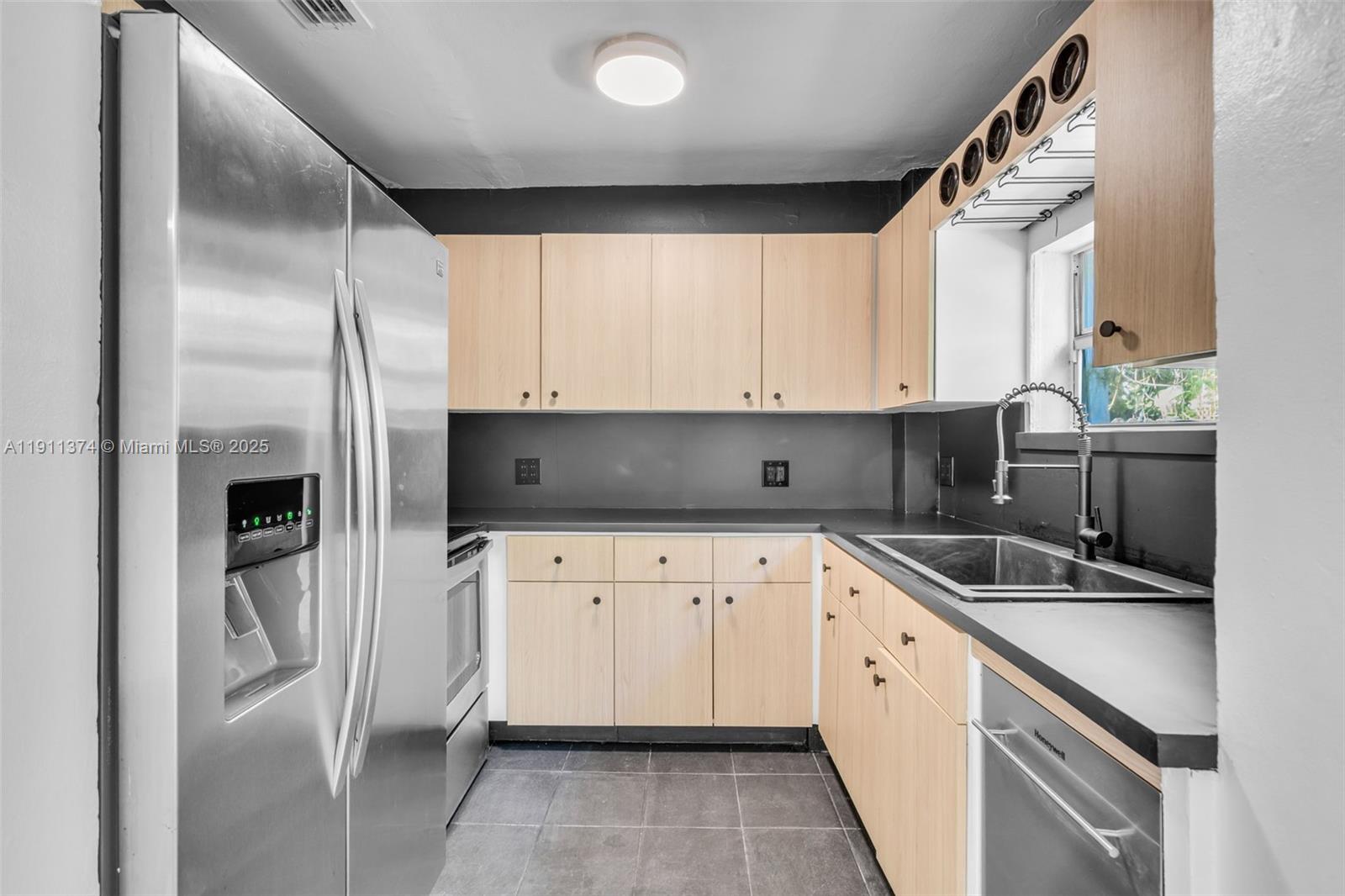 10 Century Ln, Miami Beach FL 33139